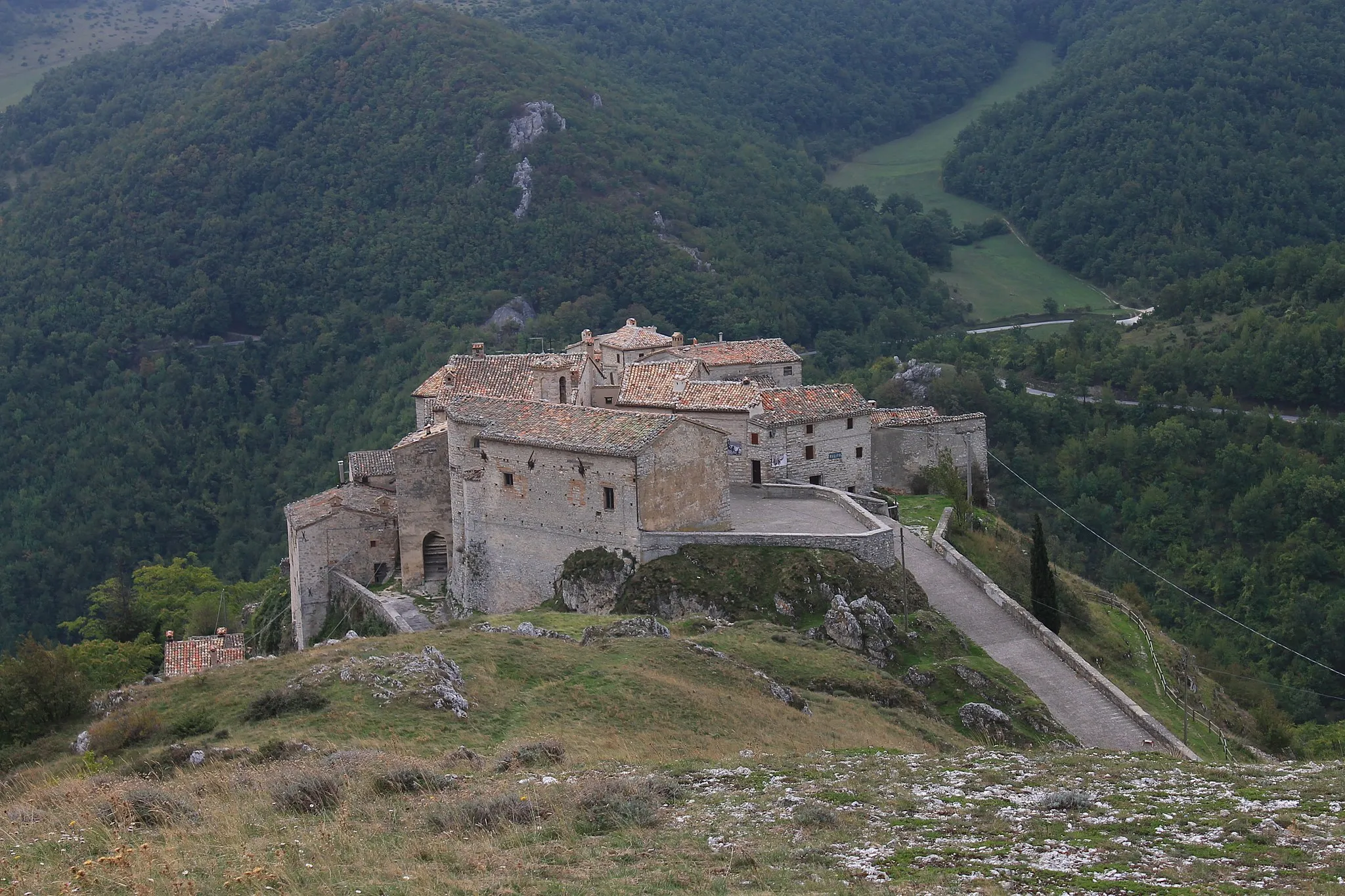 Photo showing: Elcito town view