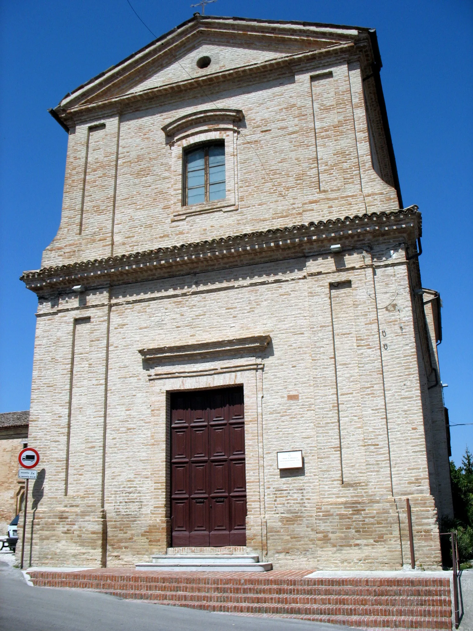 Photo showing: Facciata chiesa del convento, Urbisaglia