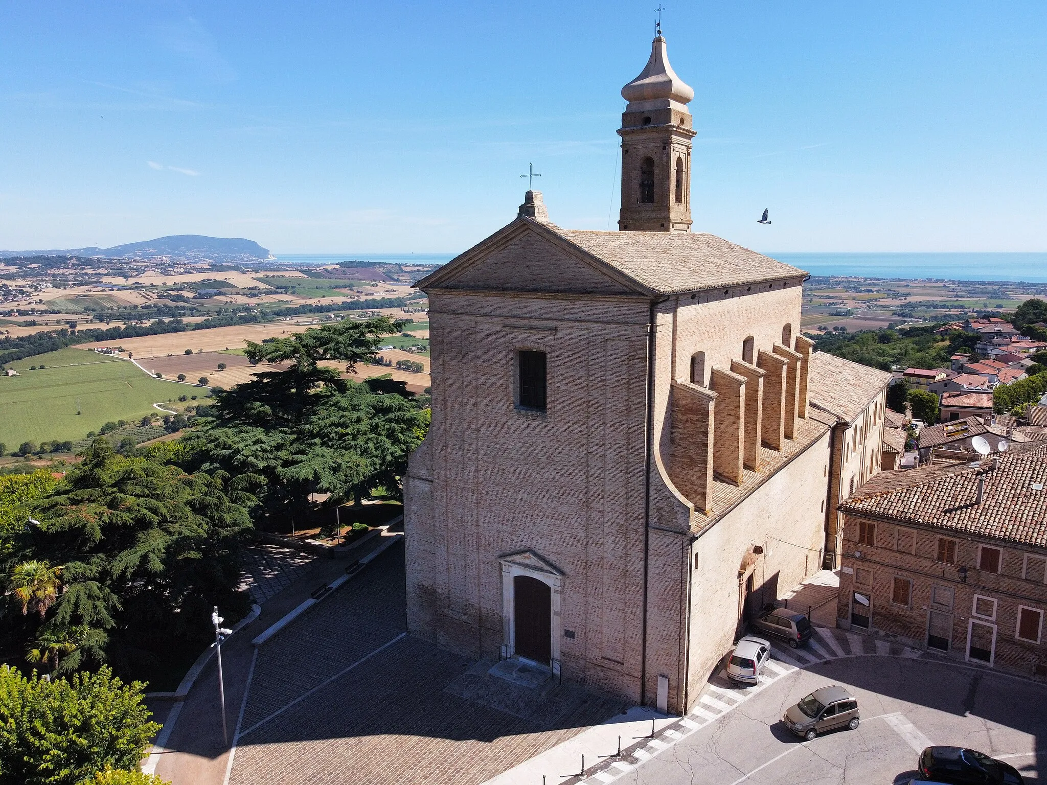 Photo showing: the photo shows us the facade of the church of San Francesco with the bell tower attached to it