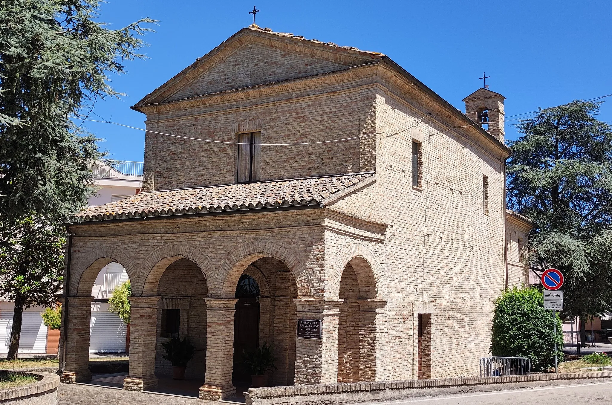 Photo showing: La foto rappresenta l'esterno della Chiesa di Santa Maria della Neve in Potenza Picena