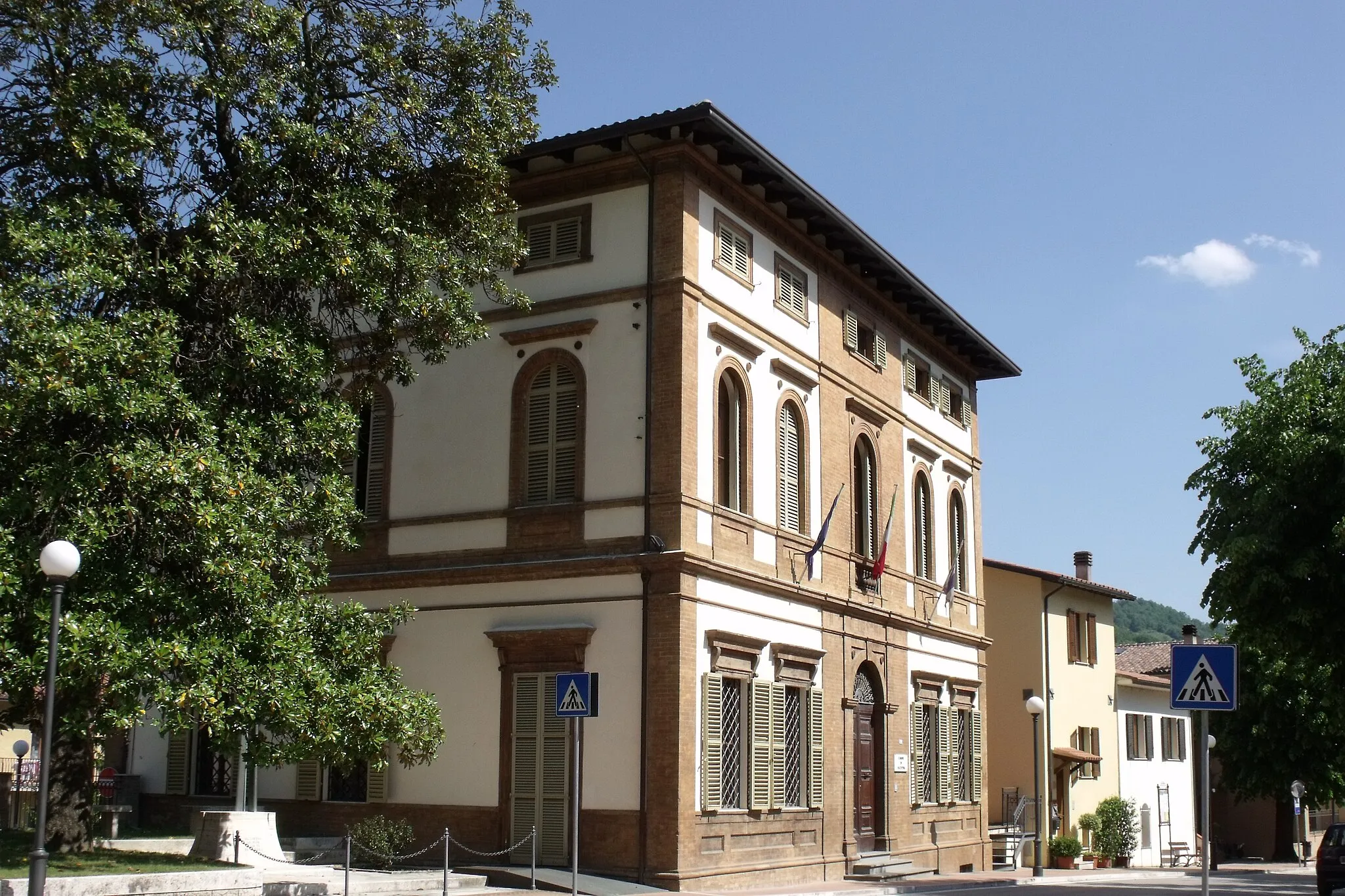 Photo showing: Town hall of Valtopina, Province of Perugia, Umbria, Italy