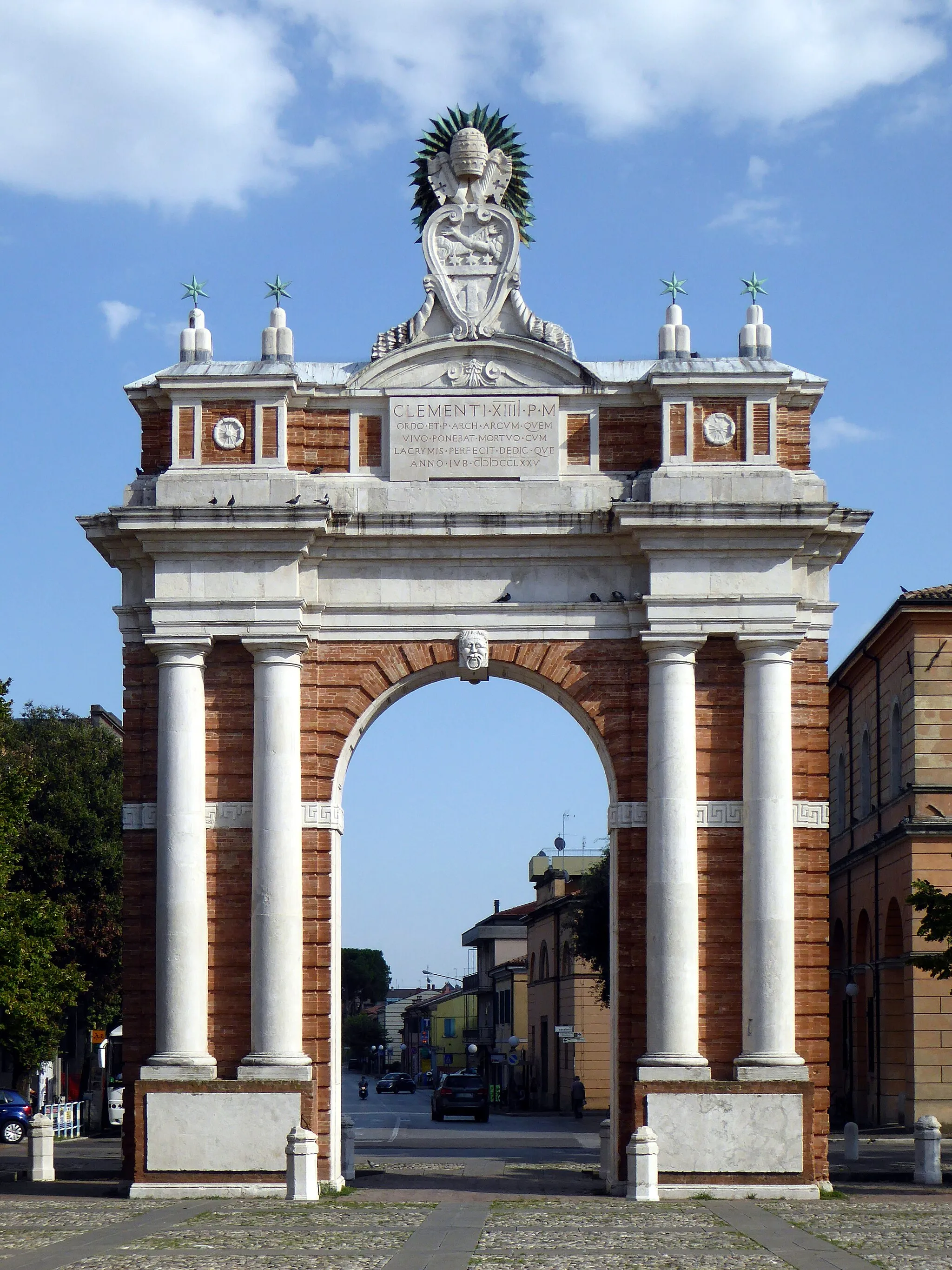 Photo showing: Santarcangelo di Romagna, der Ganganelli-Bogen (oder Klemensbogen; 18. Jhdt.) an der Piazza Ganganelli.