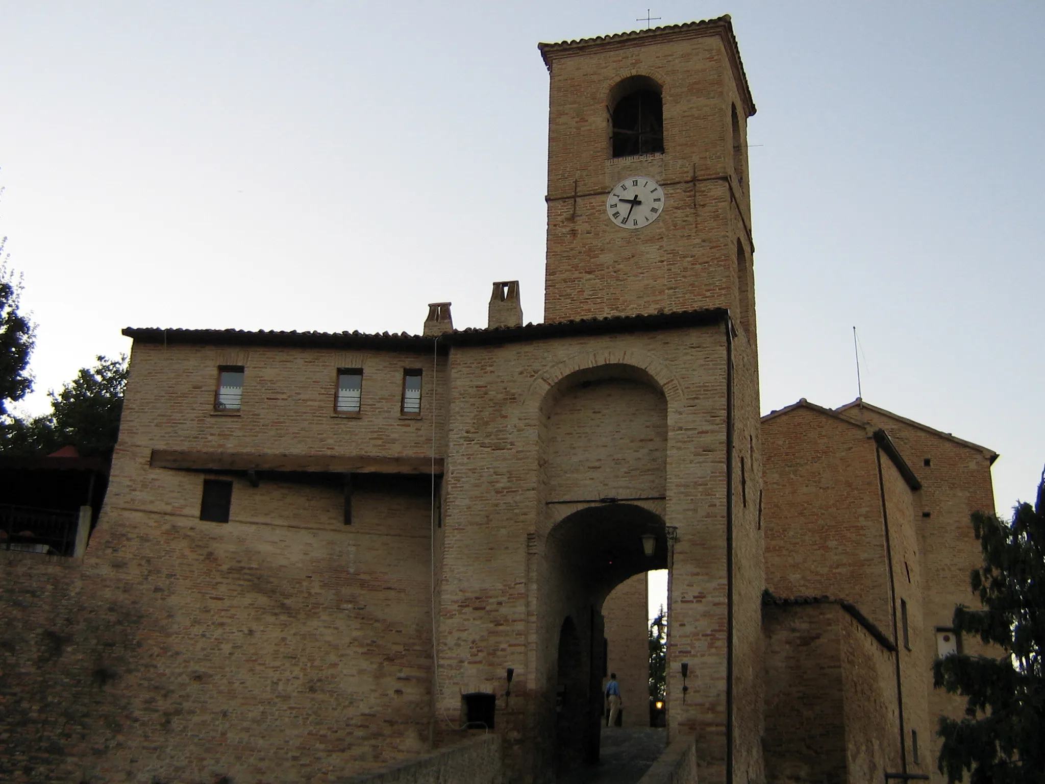 Photo showing: Montegridolfo: porta del cassero