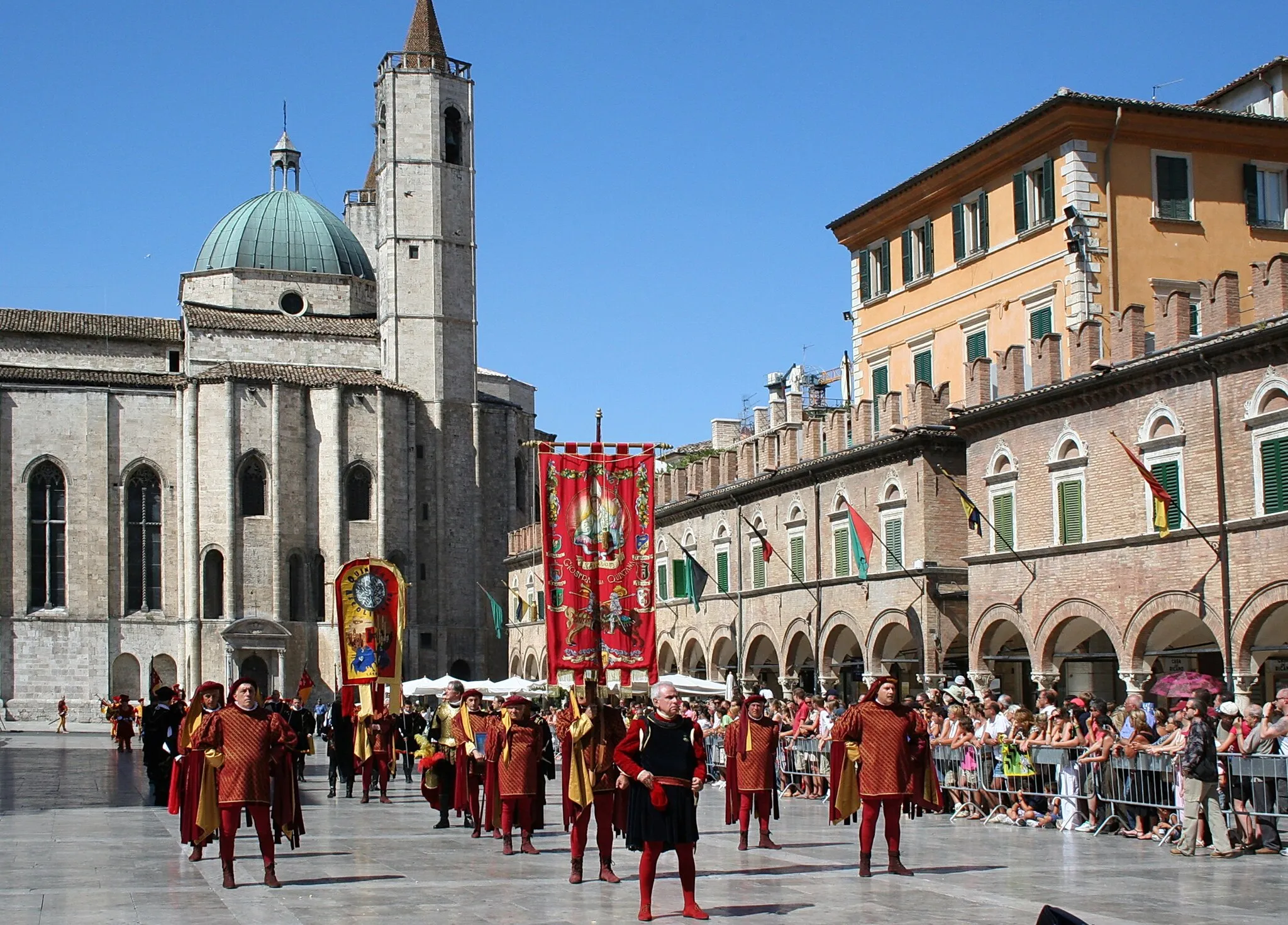 Photo showing: Gruppo Comune di Ascoli Piceno, Quintana del 5 agosto 2007.