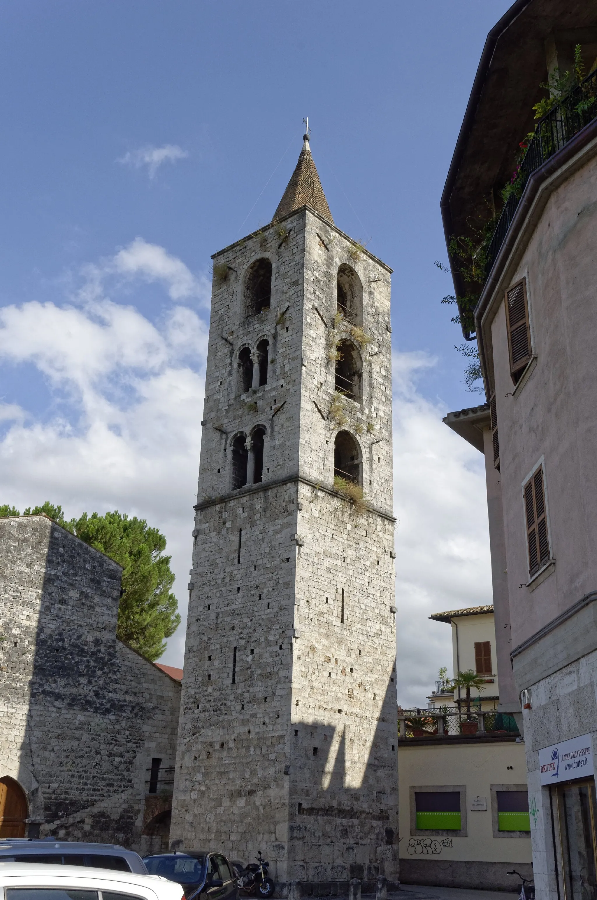 Photo showing: Ascoli Piceno  2015

Dieses Foto entstand in Zusammenarbeit mit Stadtbesichtigungen.de
Die Seiten Stadtbesichtigungen.de, der dazugehörige Reise Blog sowie die Facebookseite: Stadtbesichtigungen Rom dürfen dieses Bild für Ihre Veröffentlichungen ohne den Hinweis auf Wikipedia, Commons bzw der Lizenz verwenden. Die Verantwortlichen habe von mir (Ra Boe) die Originaldaten zur freien Verfügung übermittelt bekommen.