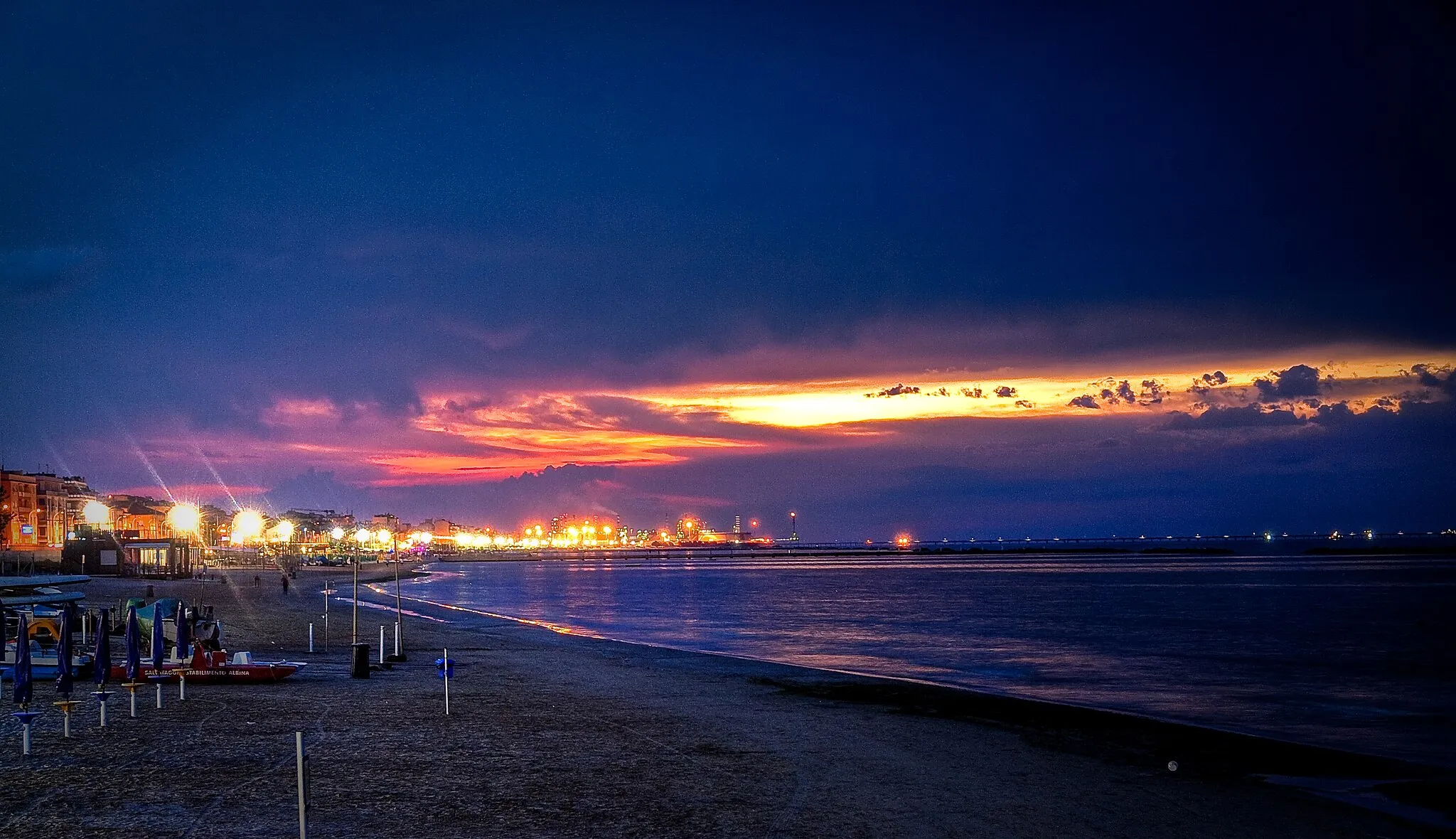 Photo showing: Costa di Falconara Marittima al tramonto.