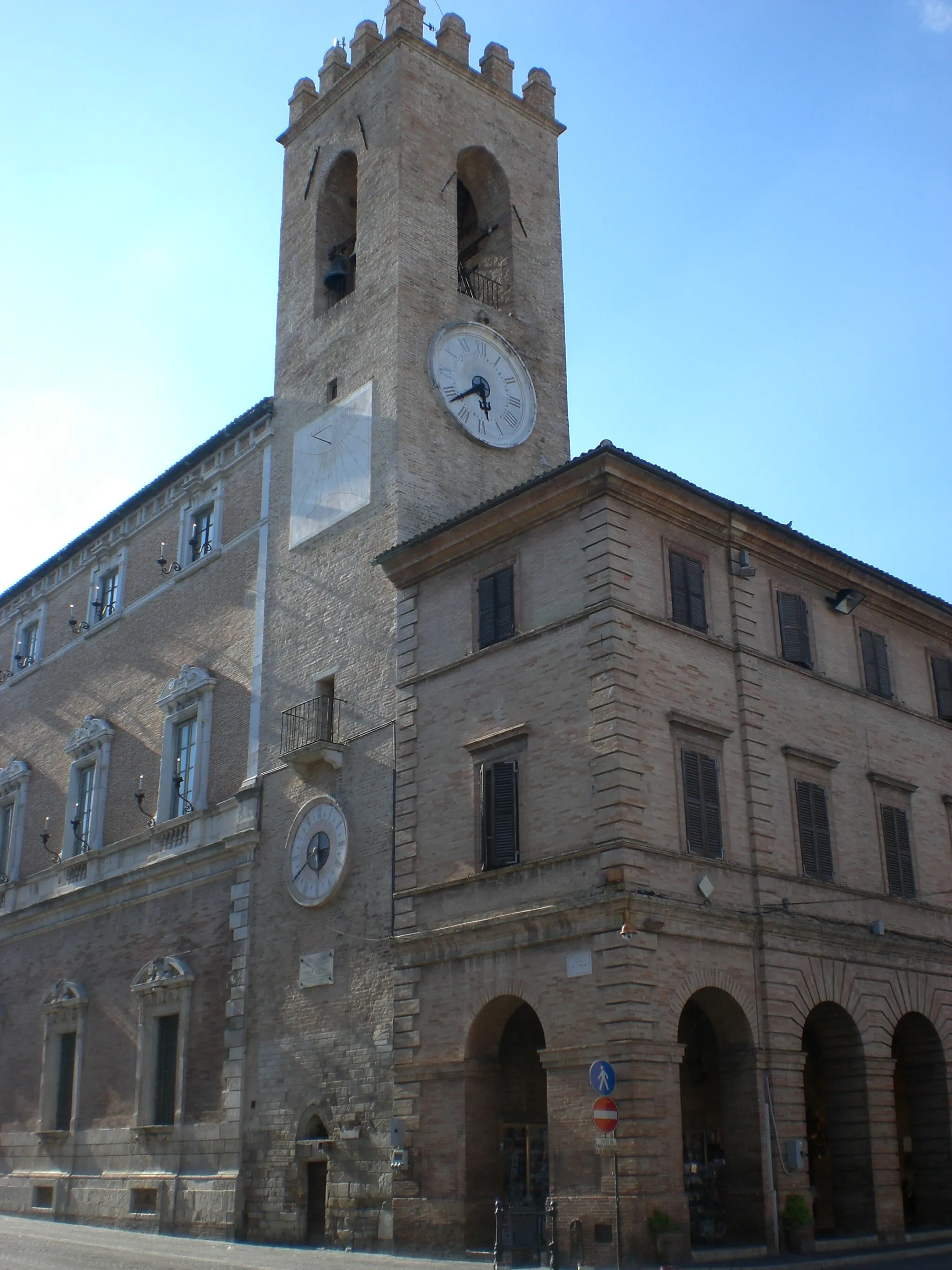 Photo showing: Osimo, Town Hall Tower, XIII century