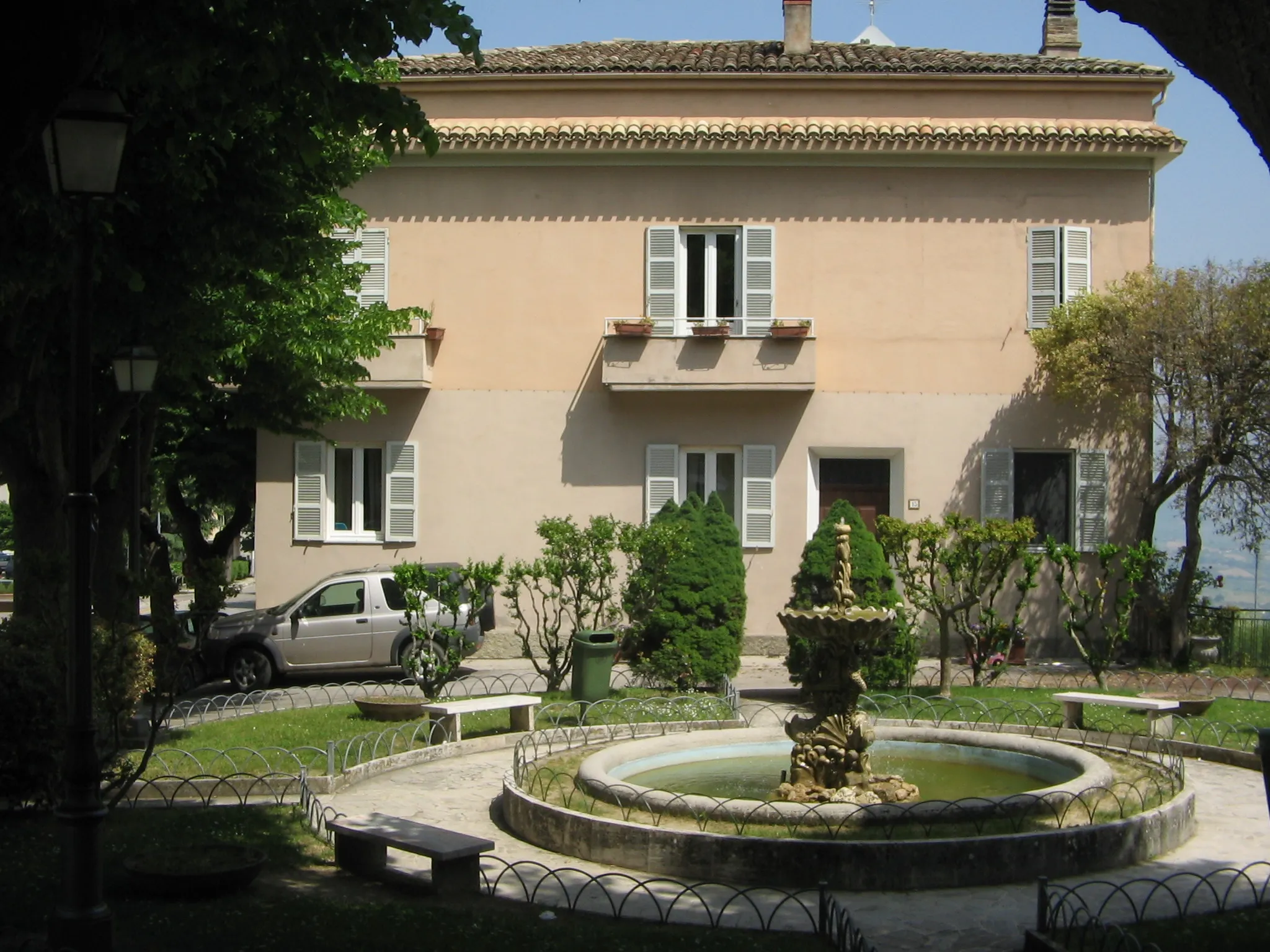 Photo showing: Santa Vittoria in Matenano (AP): Republic Square - Gardens
