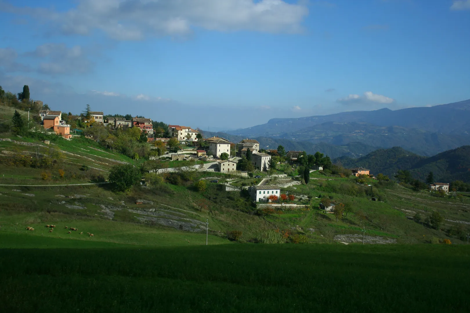 Photo showing: Veduta di Osoli, frazione di Roccafluvione, AP, https://www.habitualtourist.com/FOTO/c_248/1447588017_IMG_0282.jpg