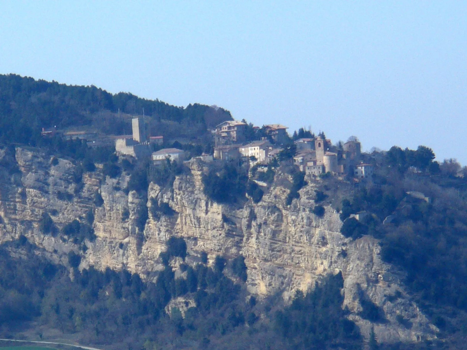 Photo showing: Panoramic view of Montefalcone Appennino (FM), Italy.