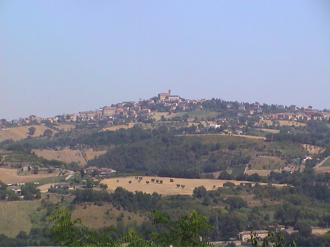 Photo showing: Montegiorgio (AP) Panorama da sud, own work, luglio 2006, Pietro Liberati,