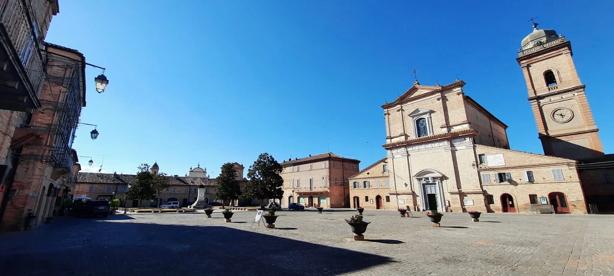 Photo showing: Piazza Roma, con la Collegiata di San Marco Evangelista.