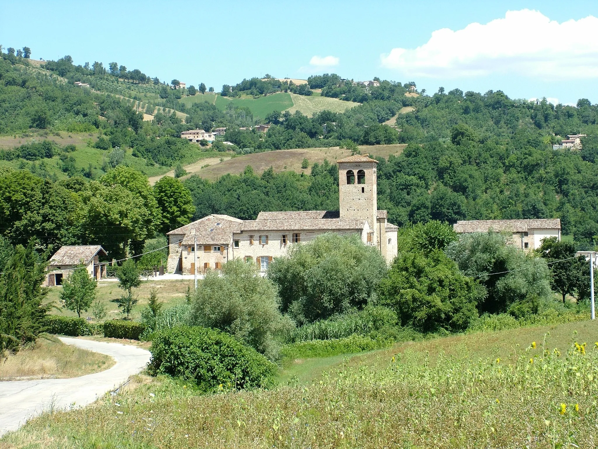 Photo showing: Abbey of the Saints Ruffino and Vitale Amandola (FM)