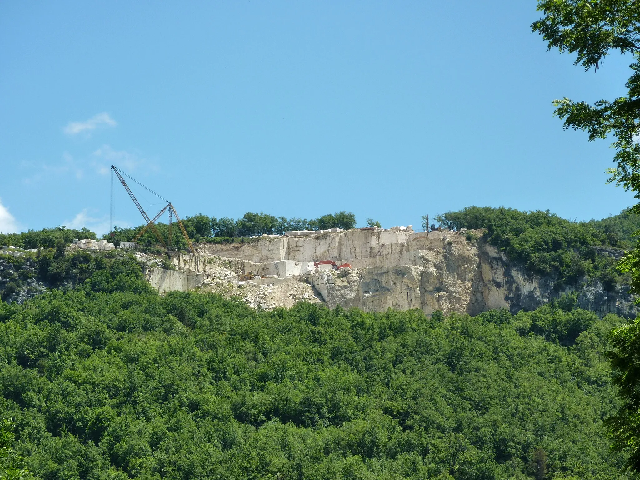 Photo showing: Acquasanta Terme (AP): quarry of travertine