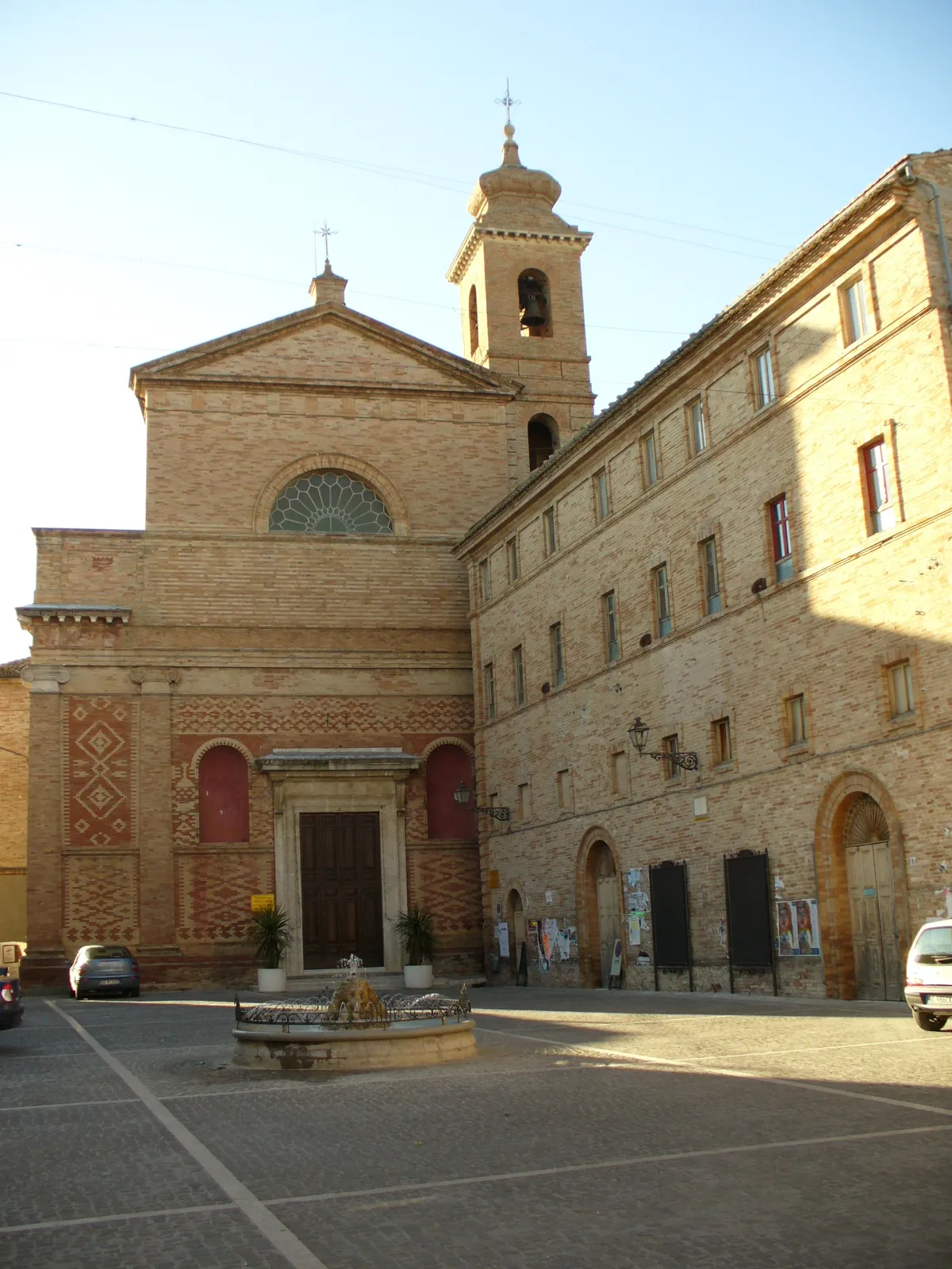 Photo showing: Collegiata di Montefiore dell'Aso, dedicata a  Santa Lucia. sec.XIX Montefiore dell'Aso, la Collegiata