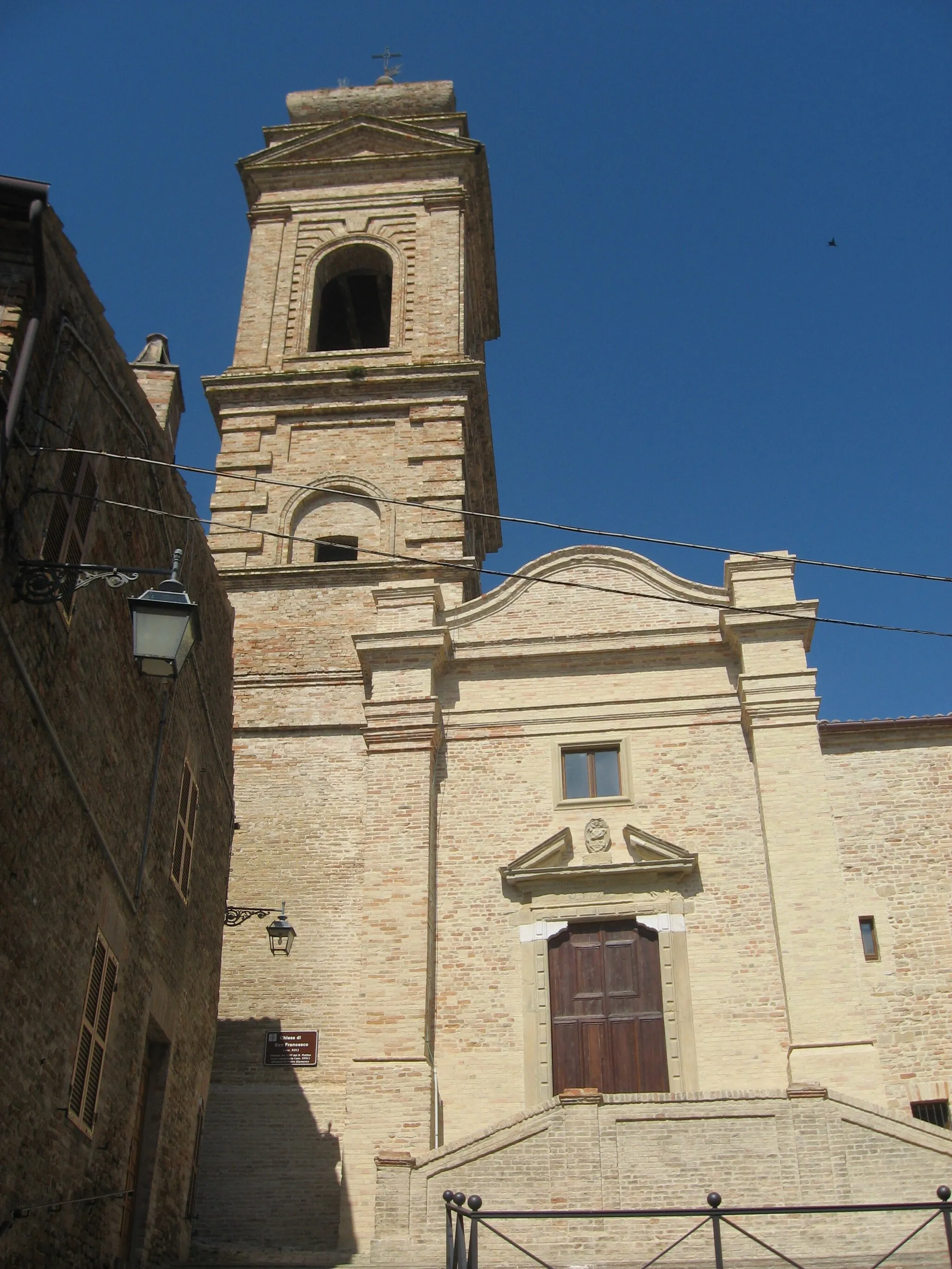 Photo showing: Monterubbiano, chiesa di San Francesco. Data: giugno 2007.