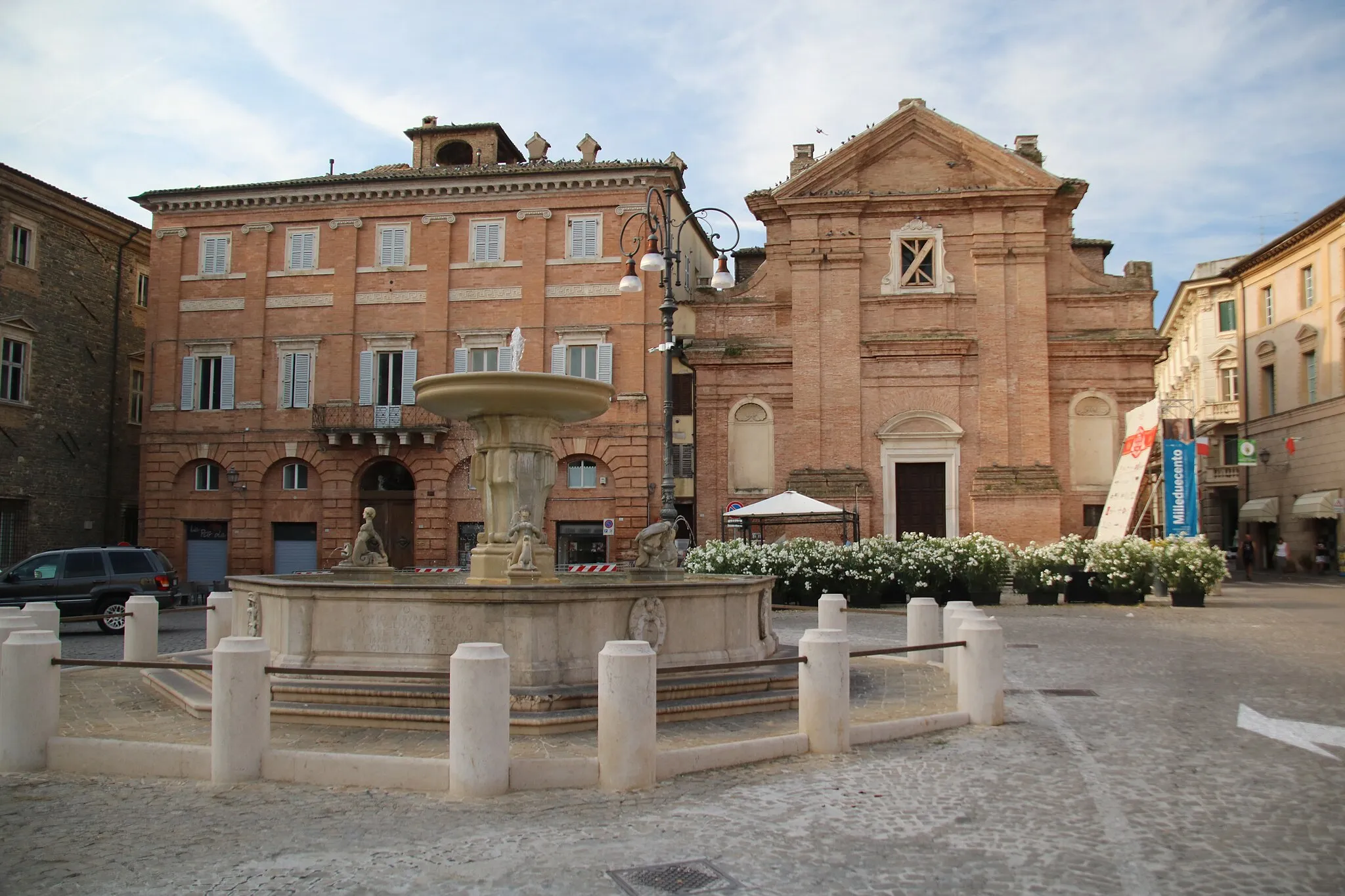 Photo showing: Piazza Enrico Mattei, Matelica