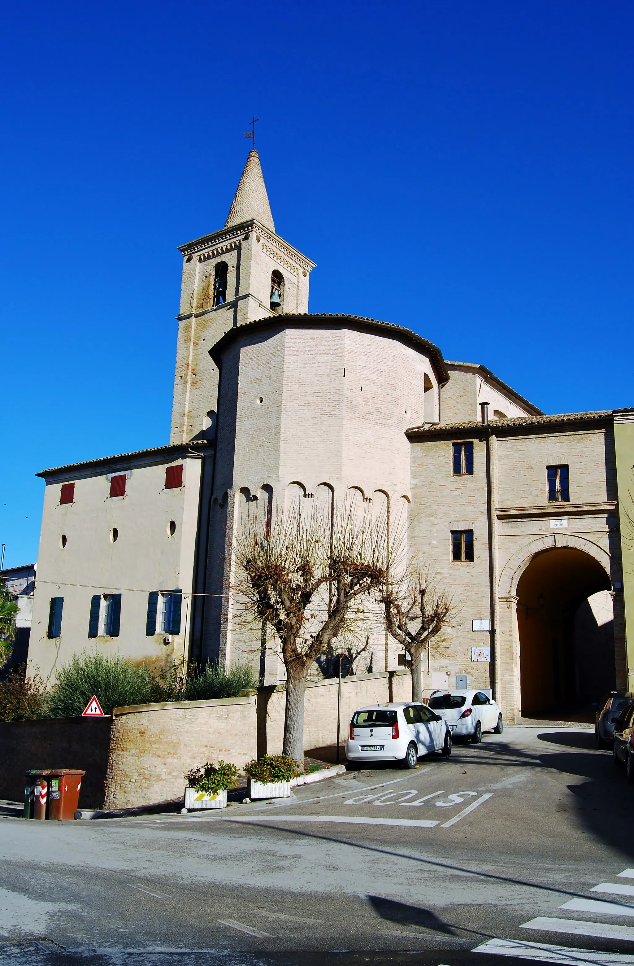 Photo showing: Appignano - Abside della Parrocchiale di San Giovanni e Porta Cavour