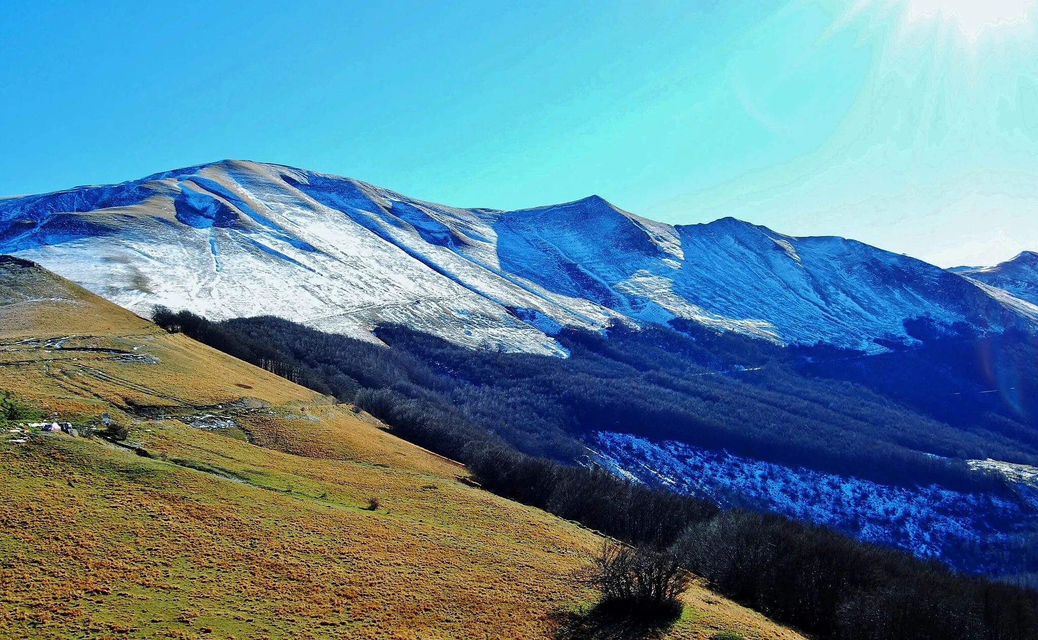 Photo showing: Panorama dall'alto di Bolognola in provincia di Macerata