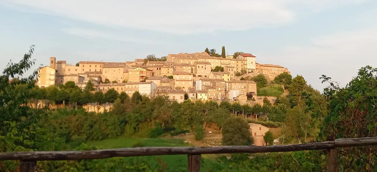 Photo showing: Panorama di Sant'Angelo in Pontano, provincia di Macerata