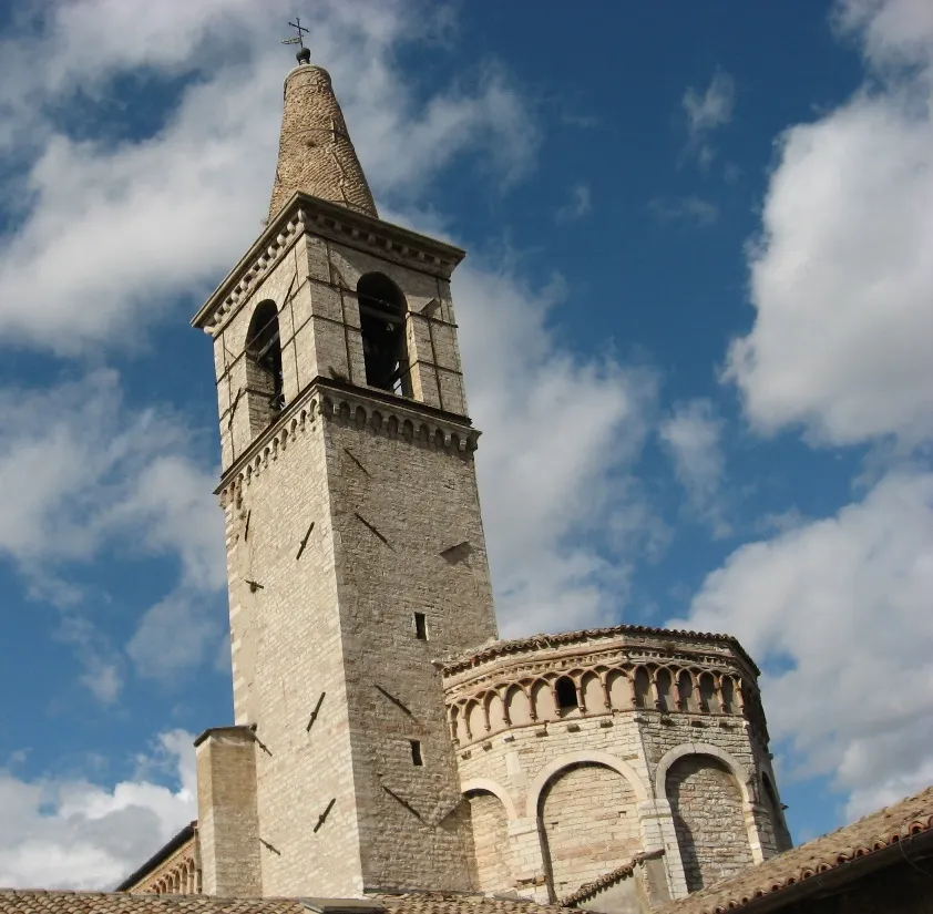 Photo showing: Cagli, Chiesa di San Francesco, part. campanile ed abside.