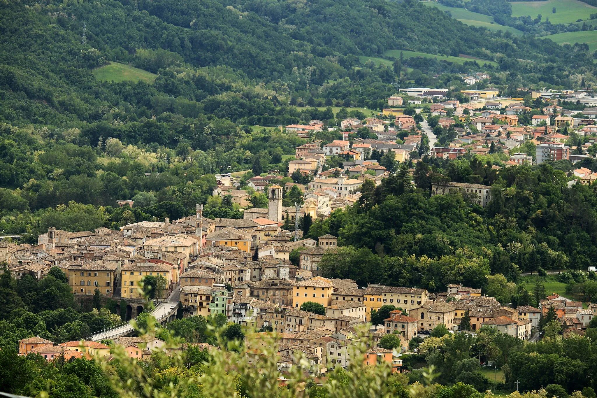 Photo showing: Panorama del centro storico di Pergola dal colle Santa Colomba