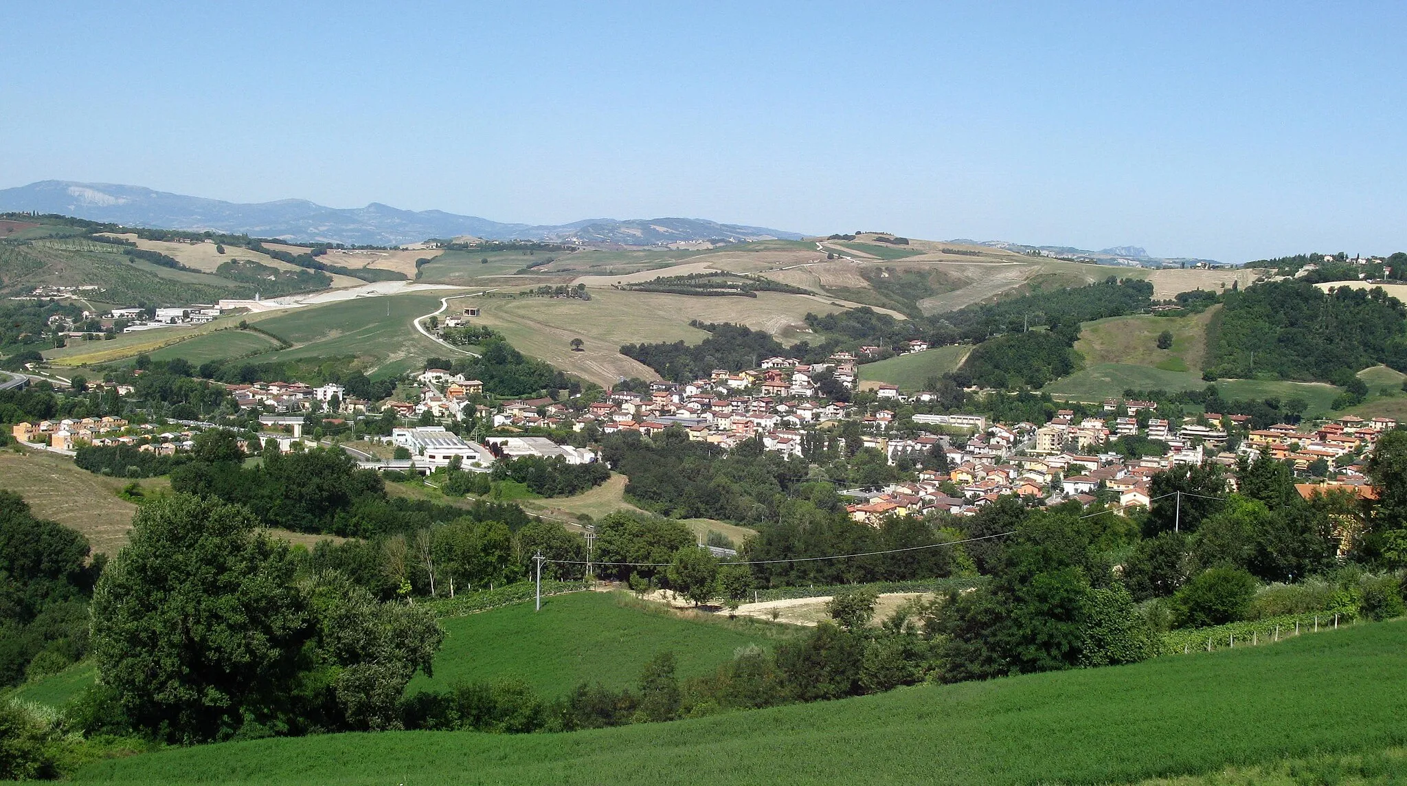 Photo showing: Panorama di Gallo frazione di Petriano.