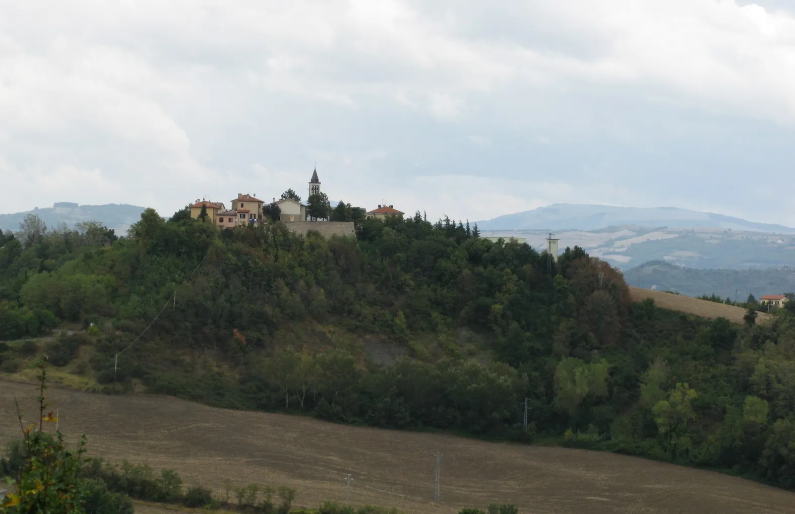 Photo showing: Panorama di Montecalvo in Foglia.