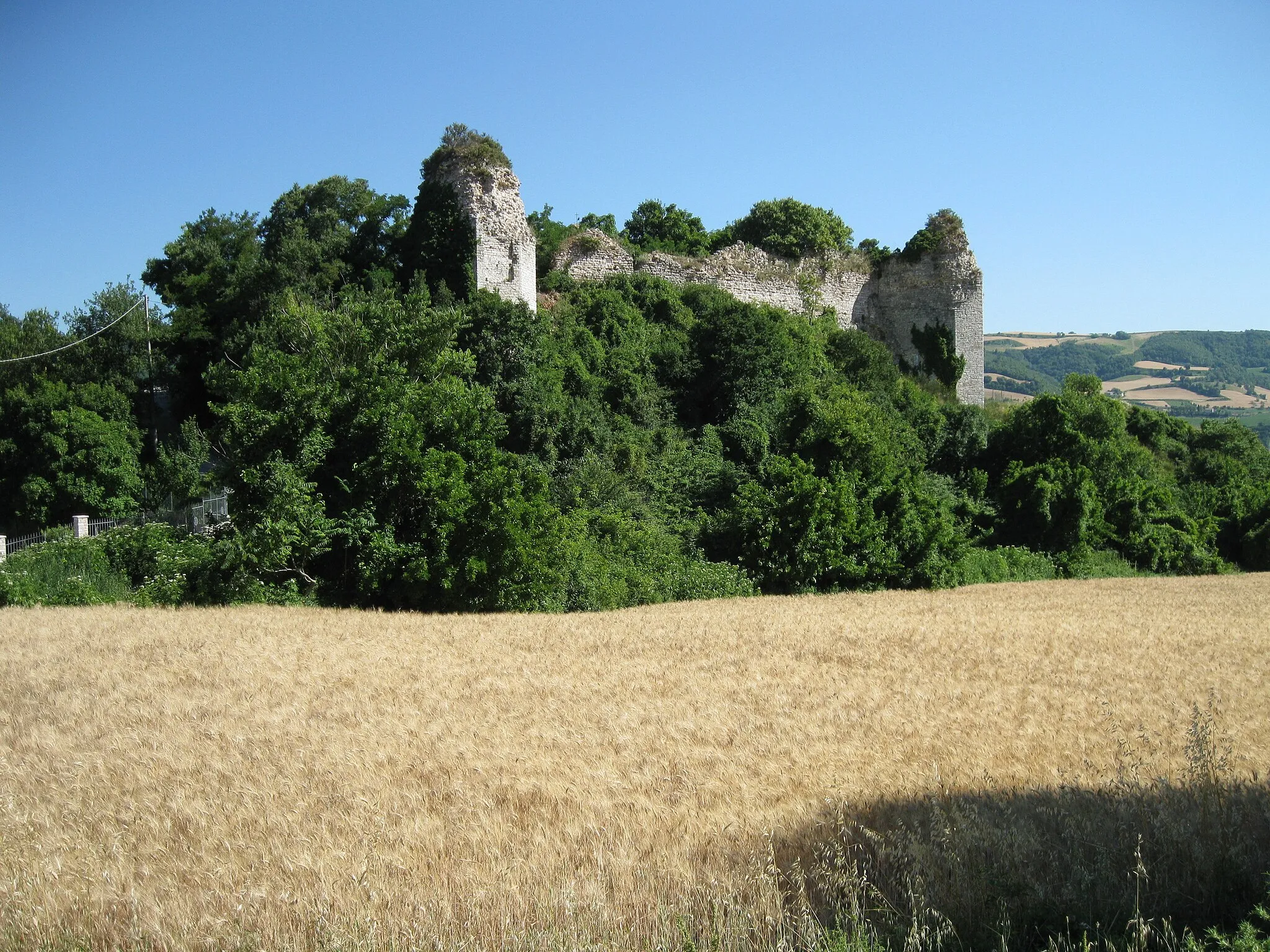 Photo showing: View of the fortress of Fossombrone from north-west.