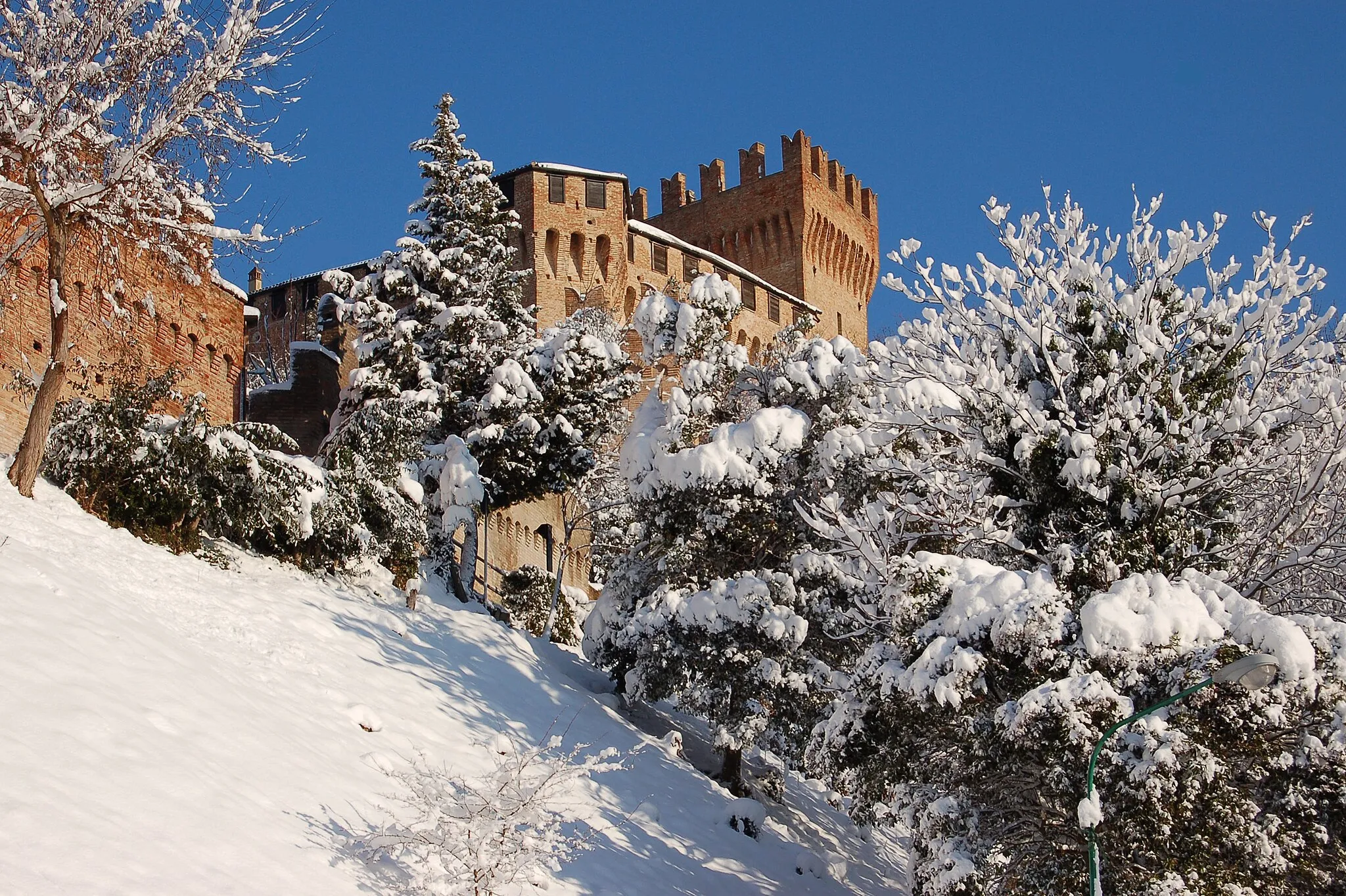 Photo showing: Gradara castle under the snow