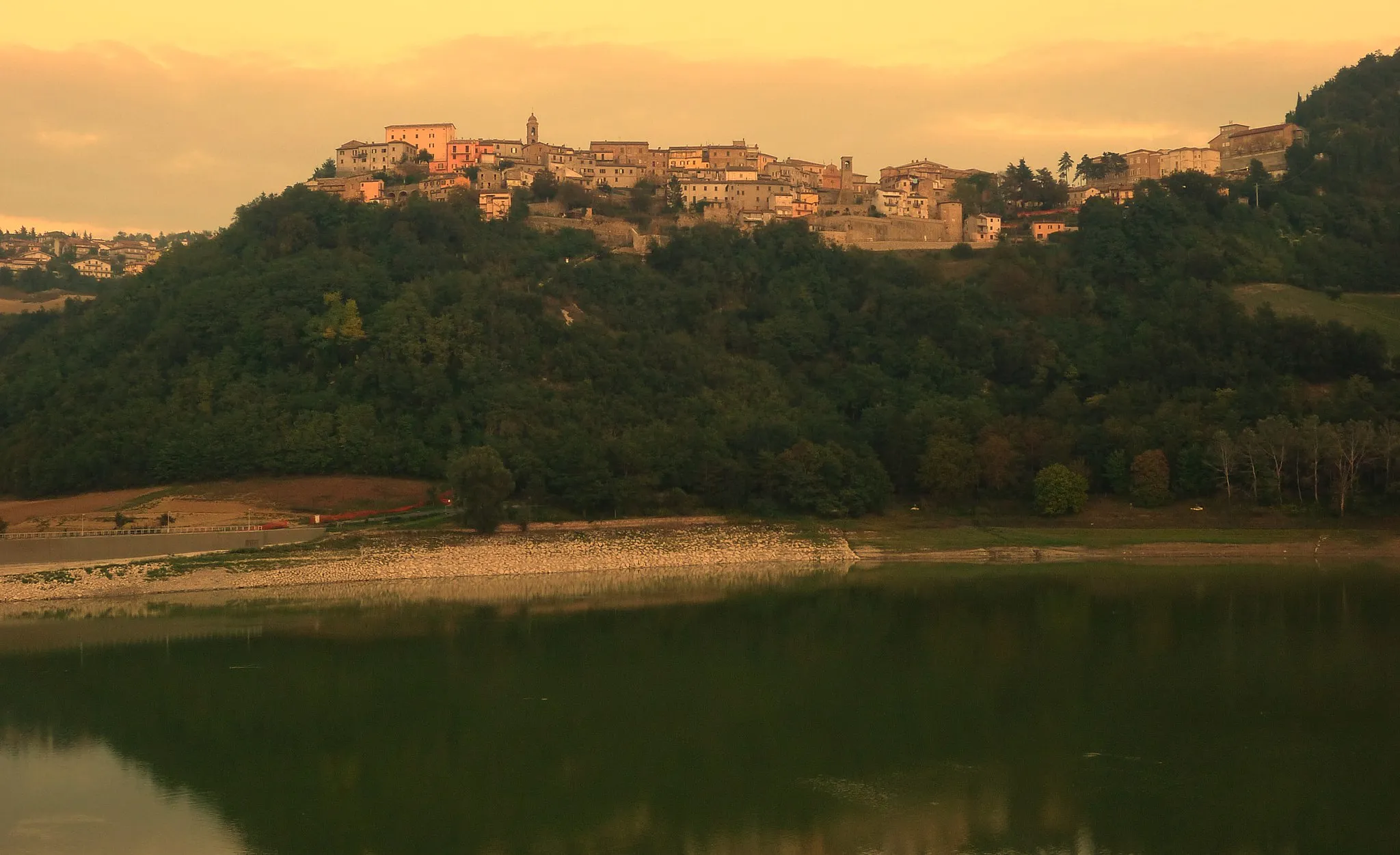 Photo showing: View of Sassocorvaro, in the province of Pesaro-Urbino, Marche