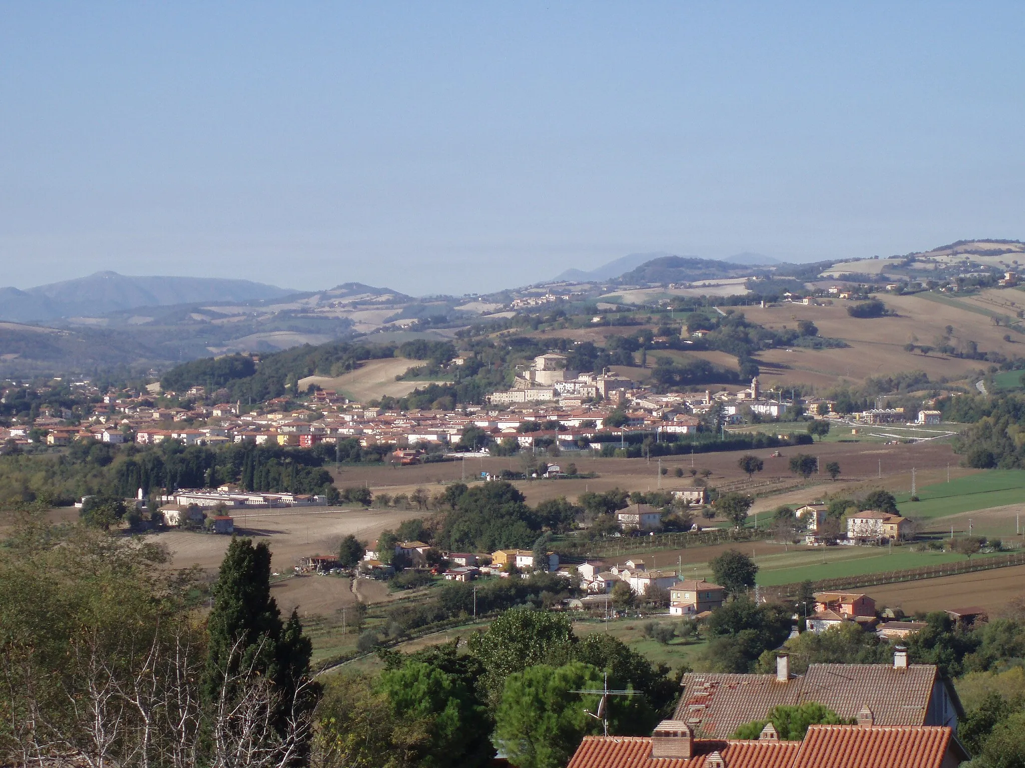 Photo showing: San Lorenzo in Campo - Vista dalla rocca di Castelleone di Suasa 1.JPG