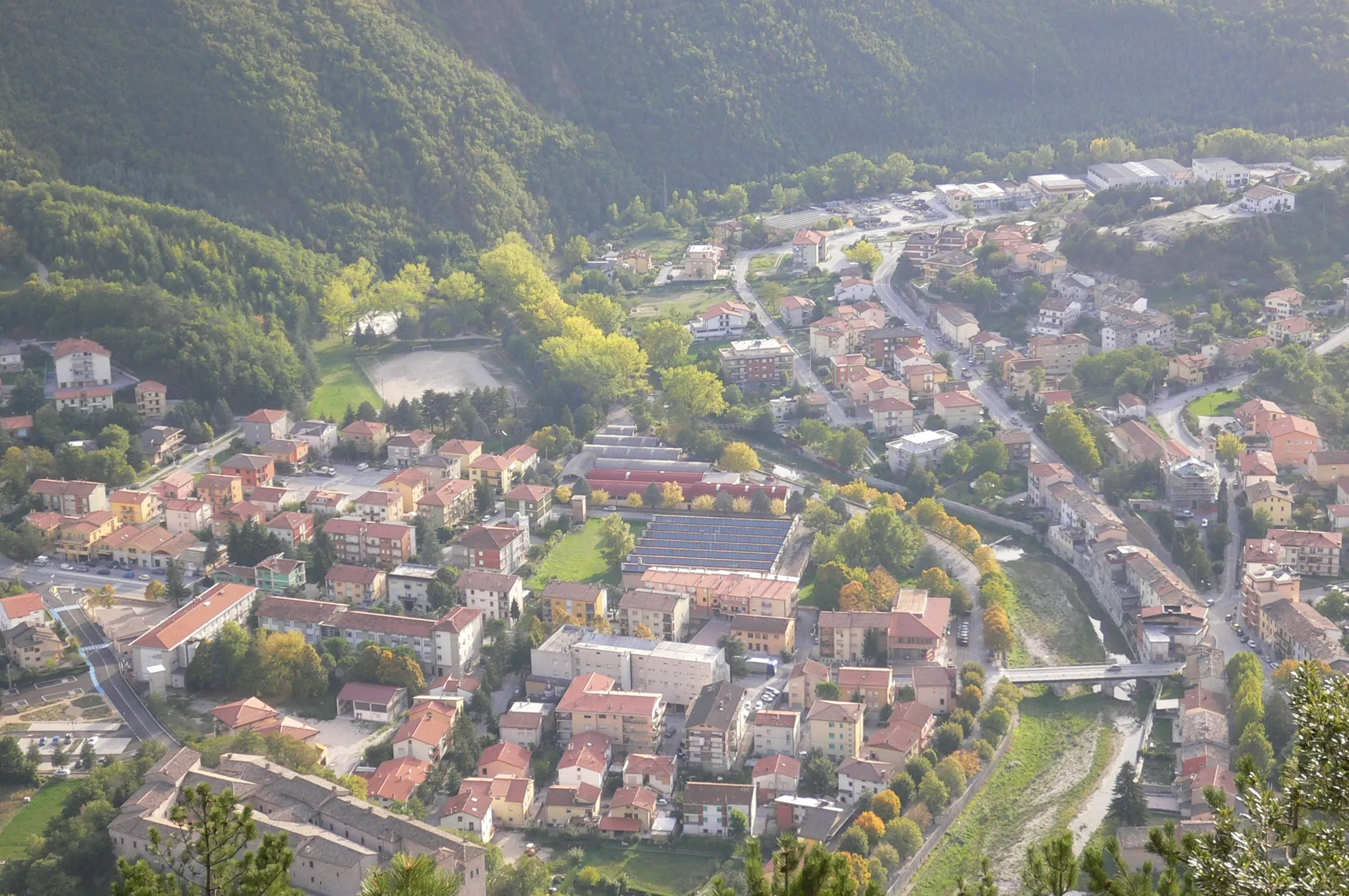 Photo showing: vista dall'alto di Piobbico orientamento da Nord