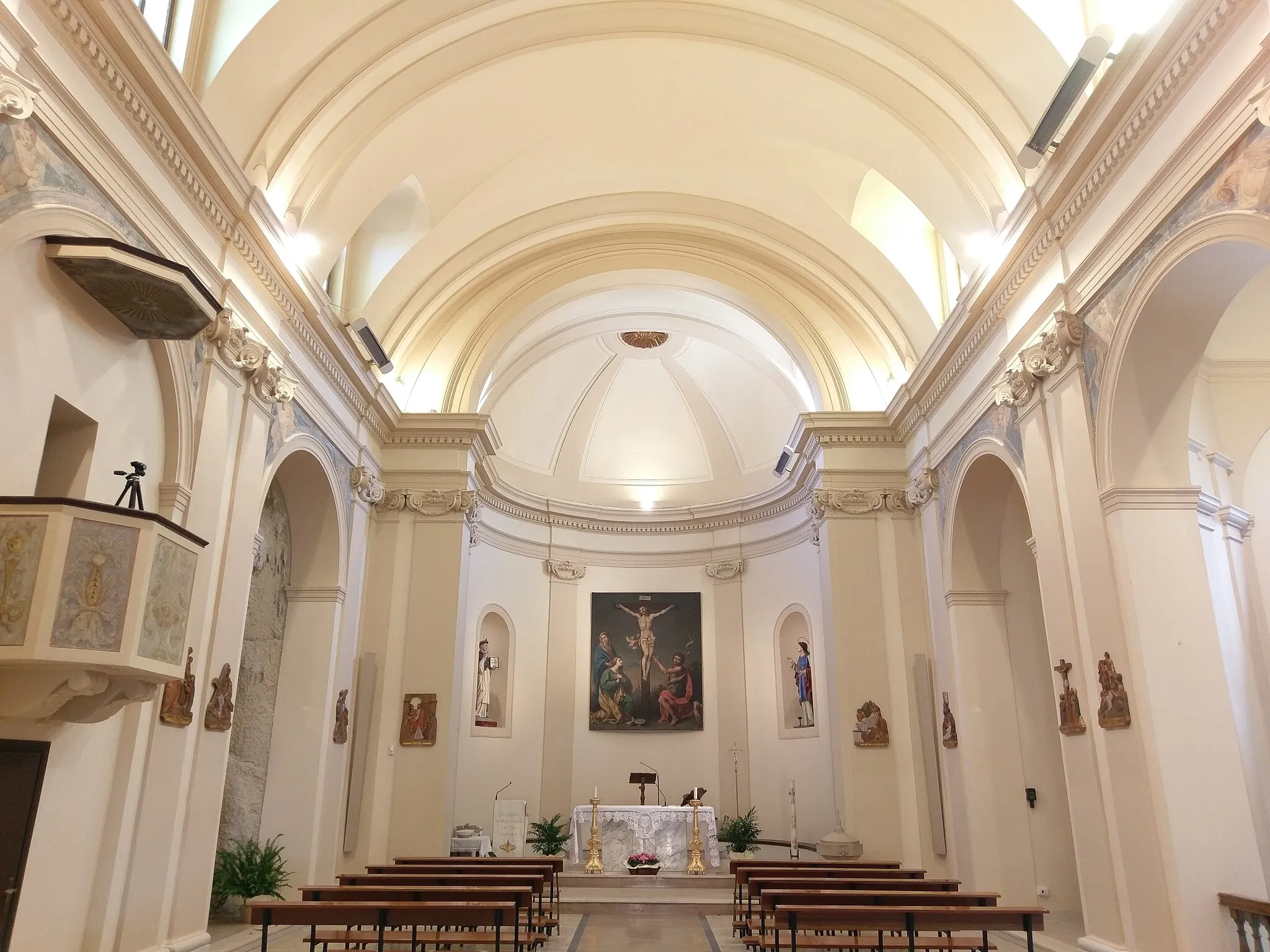 Photo showing: Intrerno della chiesa di Santa Lucia di Piagge dopo i lavori di restauro del 2019