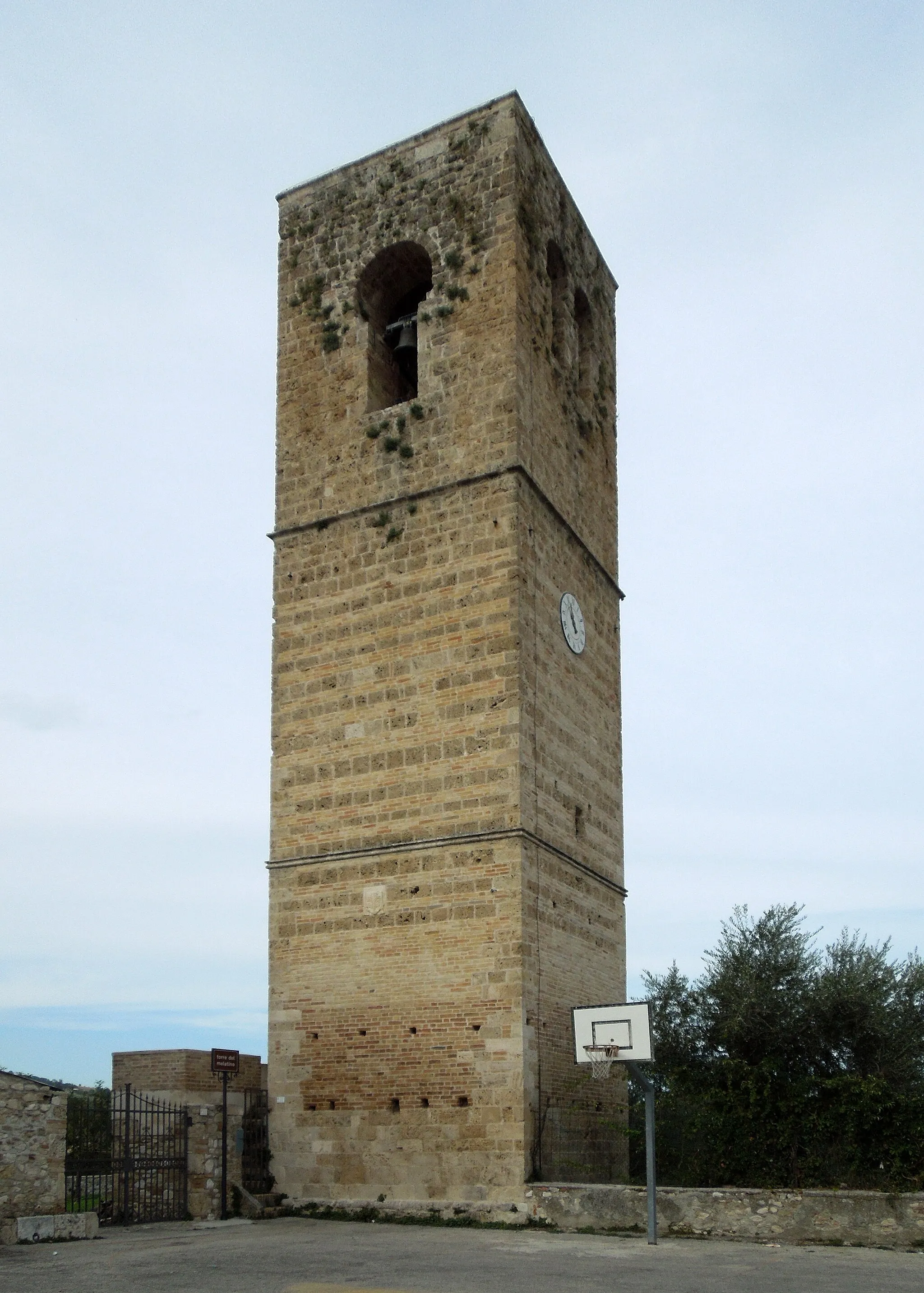 Photo showing: Torre del Melatino di Nocella di Campli in provincia di Teramo.