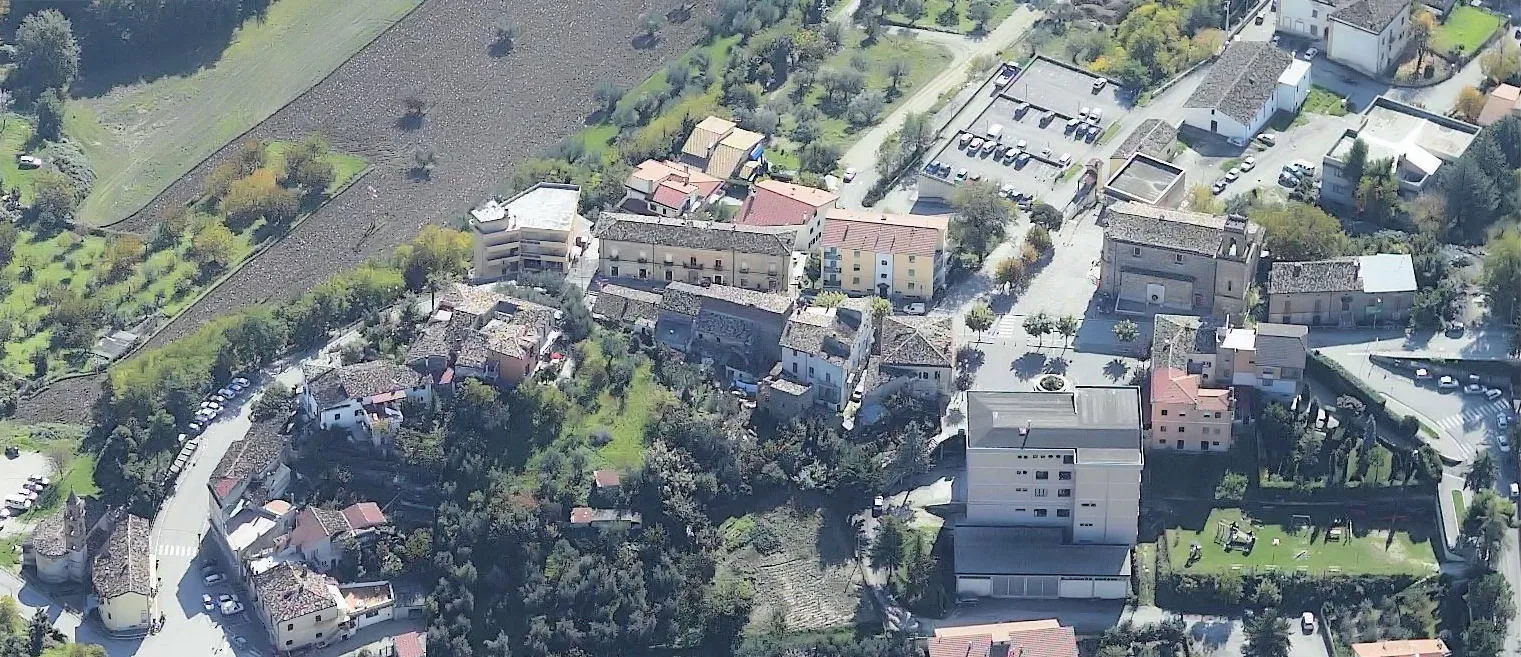 Photo showing: Foto aerea del centro di Torricella Sicura