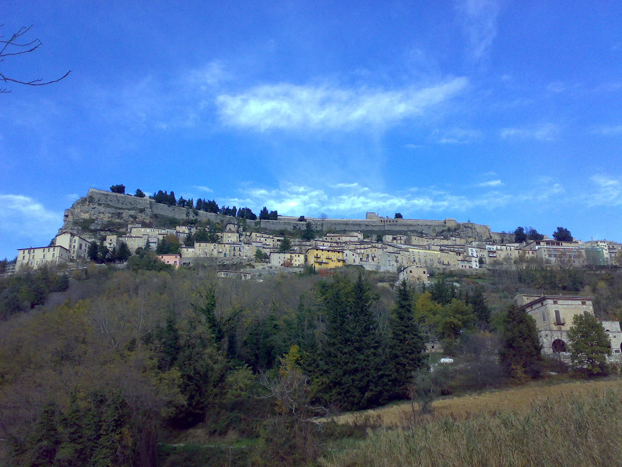 Photo showing: Panorama della cittadina di Civitella del Tronto