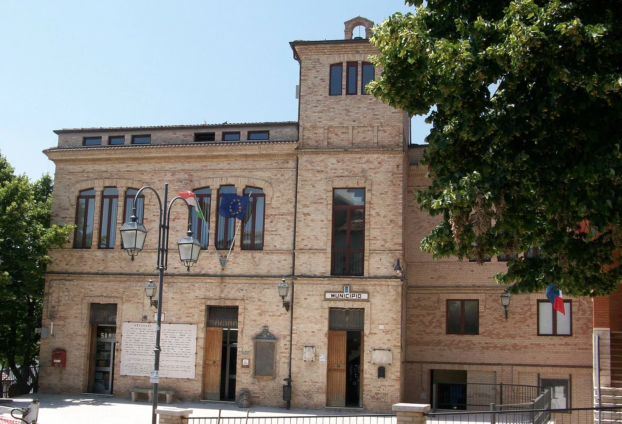Photo showing: Ancarano Town Hall