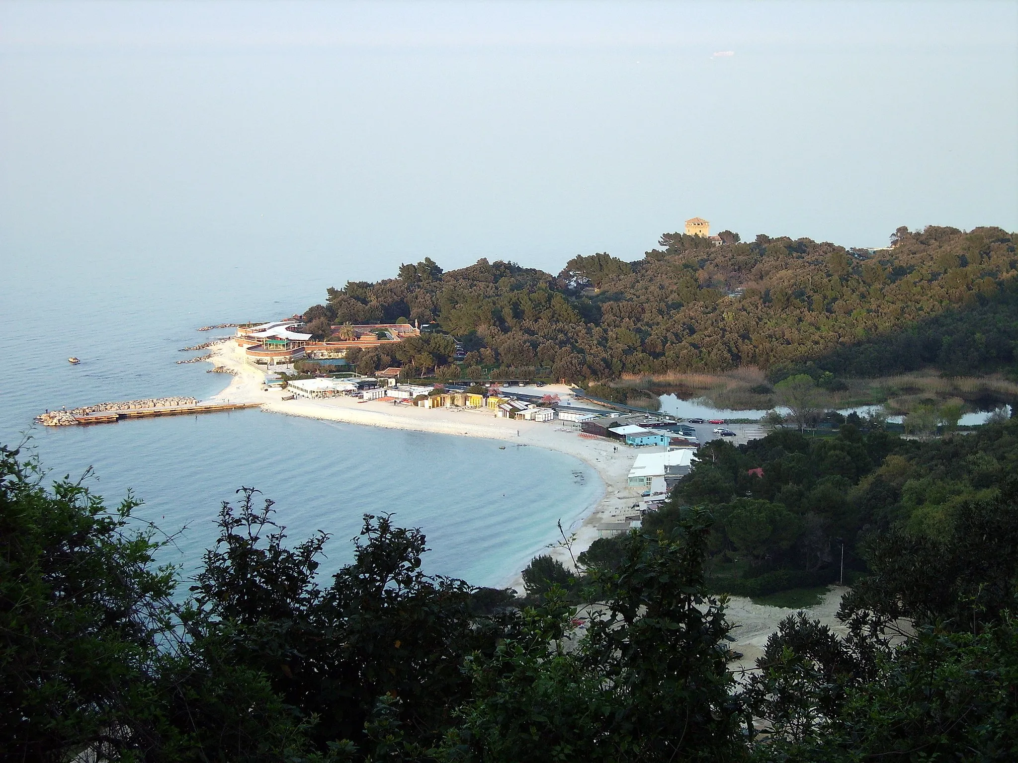 Photo showing: Vista dall'alto di Portonovo di Ancona.