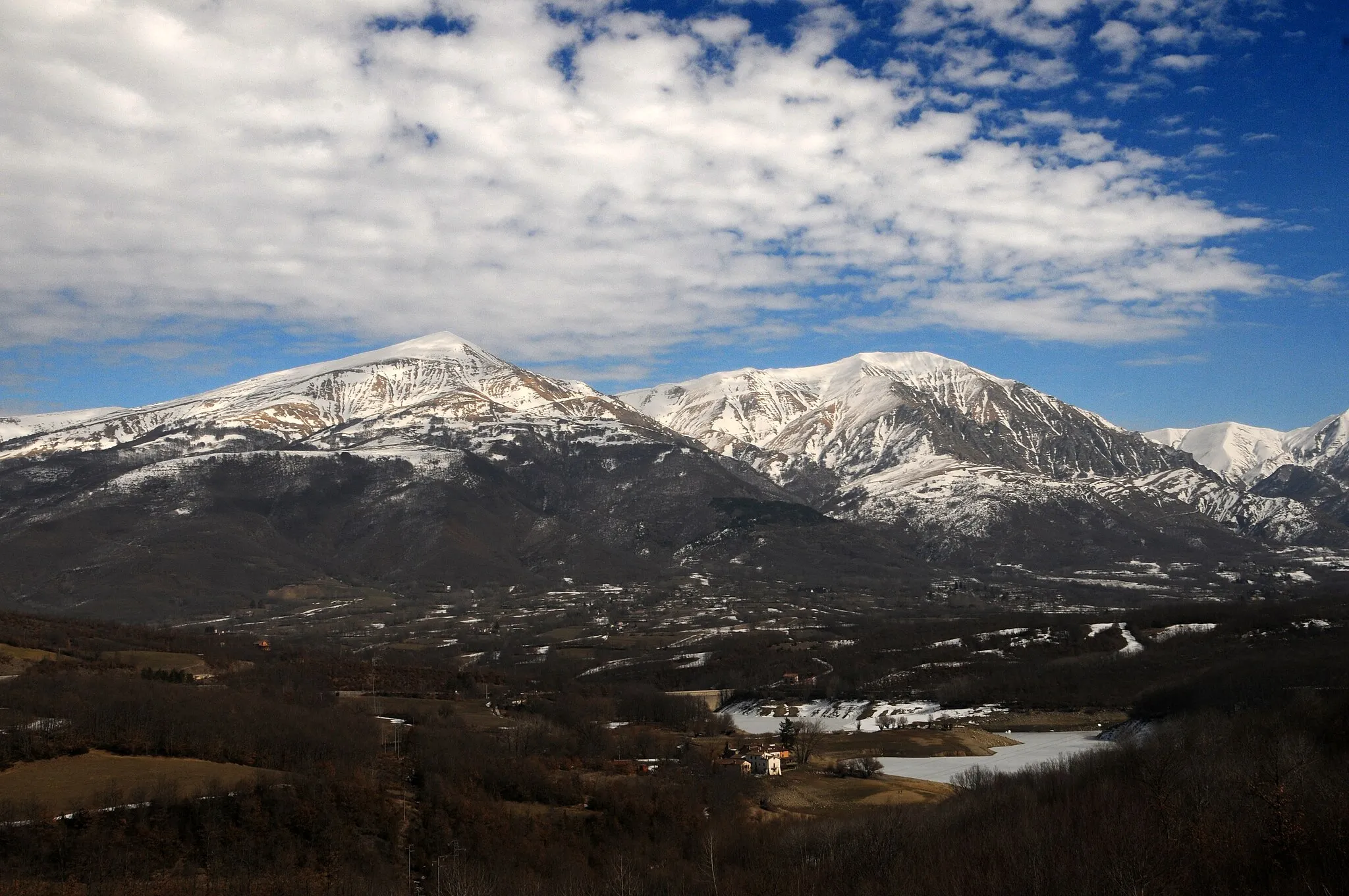 Photo showing: Panorama della Conca di Amatrice vista dal Lago di Scandarello