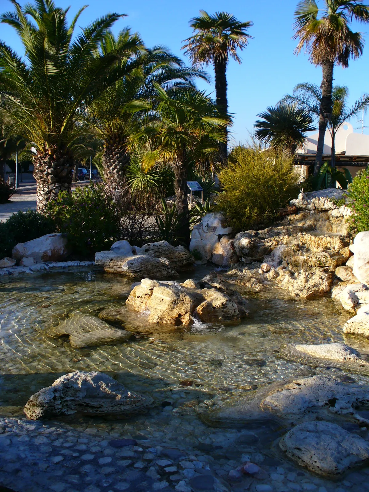 Photo showing: Uno dei giardini tematici del lungomare Sud. Una delle tante "oasi" che caratterizzano il nuovo arredo del lungomare sud di San Benedetto del Tronto.