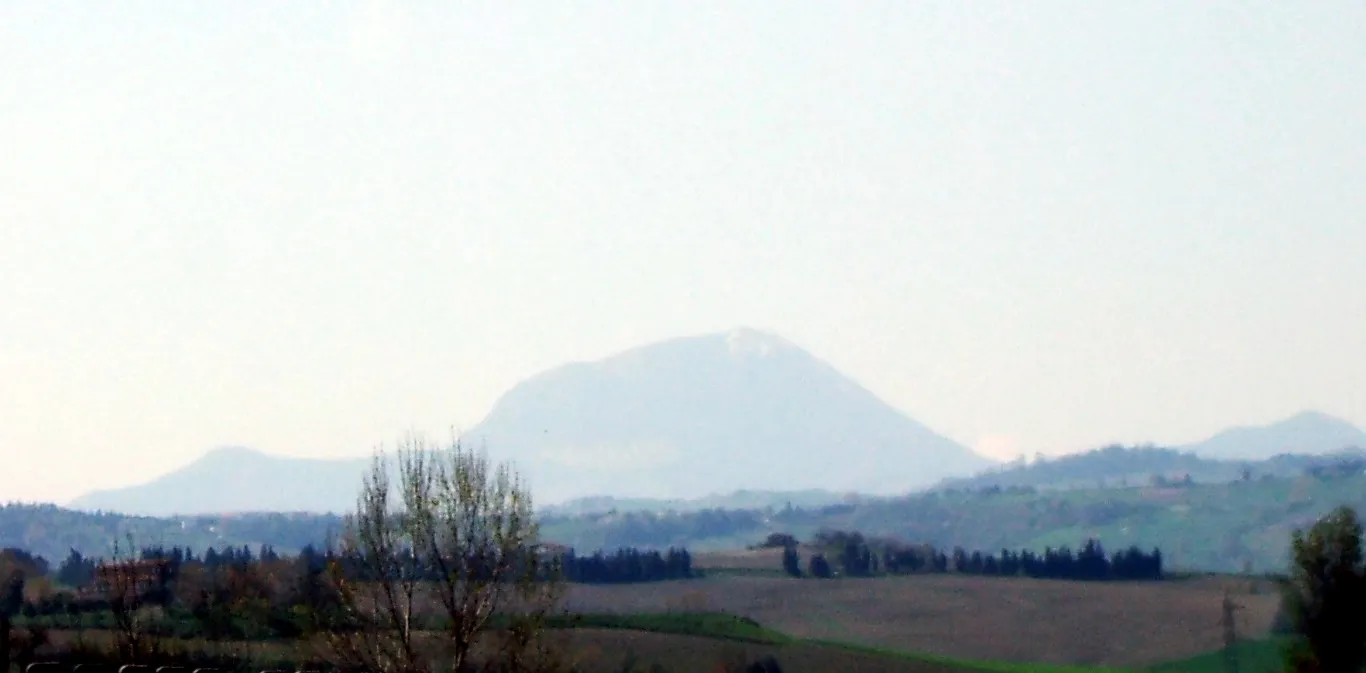 Photo showing: Monte San Vicino as seen from Castelplanio