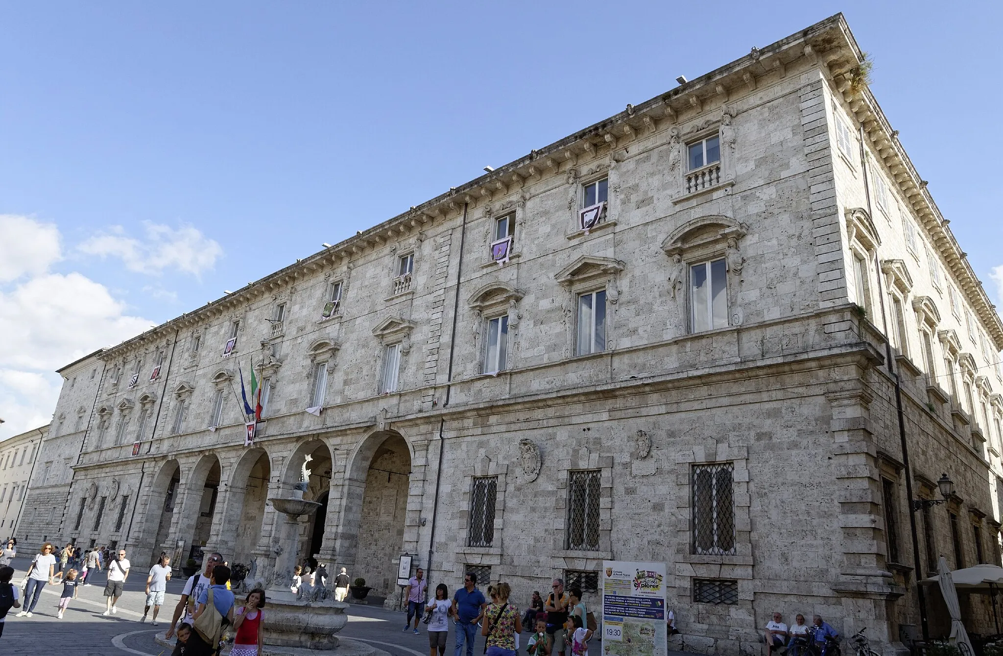 Photo showing: Ascoli Piceno  2015

Dieses Foto entstand in Zusammenarbeit mit Stadtbesichtigungen.de
Die Seiten Stadtbesichtigungen.de, der dazugehörige Reise Blog sowie die Facebookseite: Stadtbesichtigungen Rom dürfen dieses Bild für Ihre Veröffentlichungen ohne den Hinweis auf Wikipedia, Commons bzw der Lizenz verwenden. Die Verantwortlichen habe von mir (Ra Boe) die Originaldaten zur freien Verfügung übermittelt bekommen.