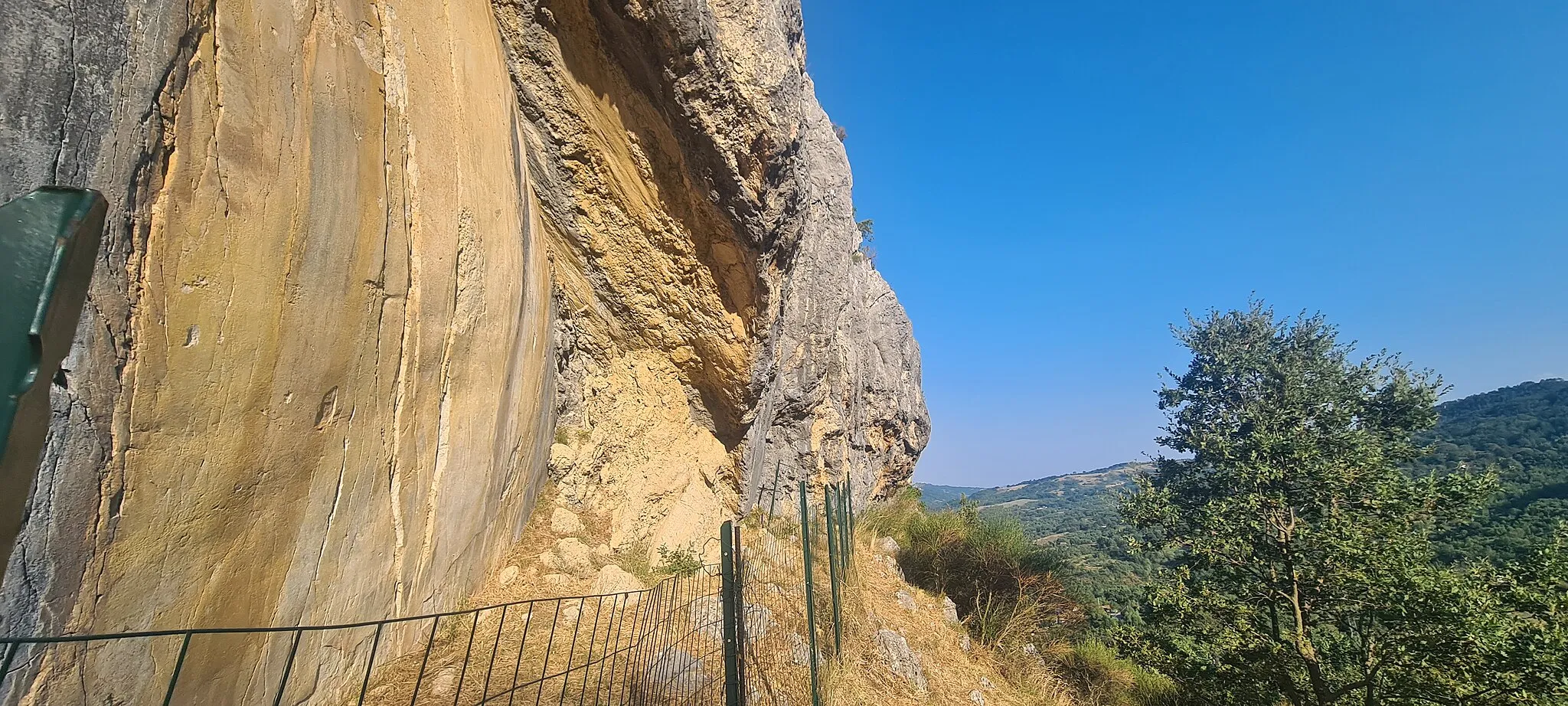 Photo showing: Morricone del pesco from south