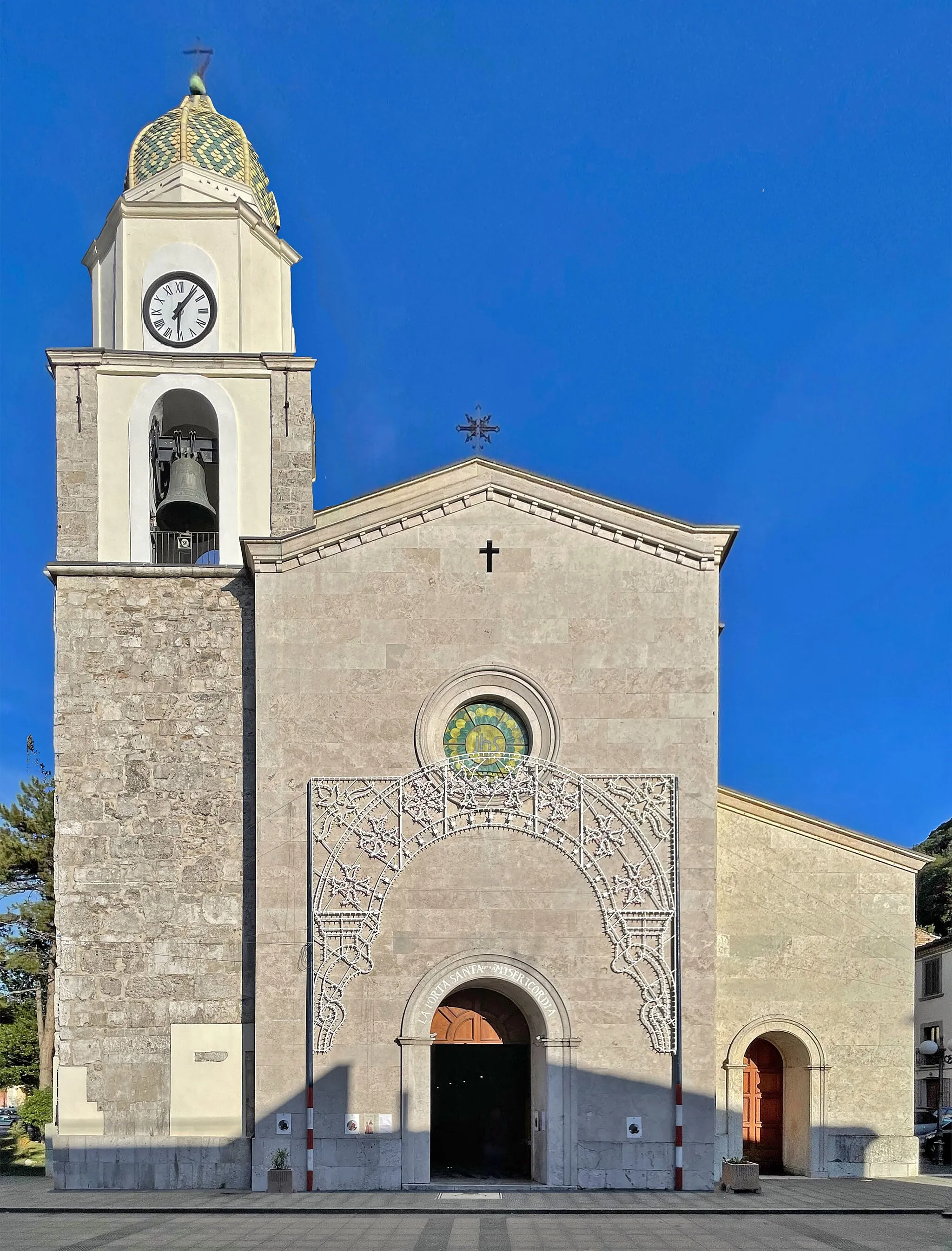 Photo showing: Facciata della concattedrale di Bojano chiesa di San Bartolomeo