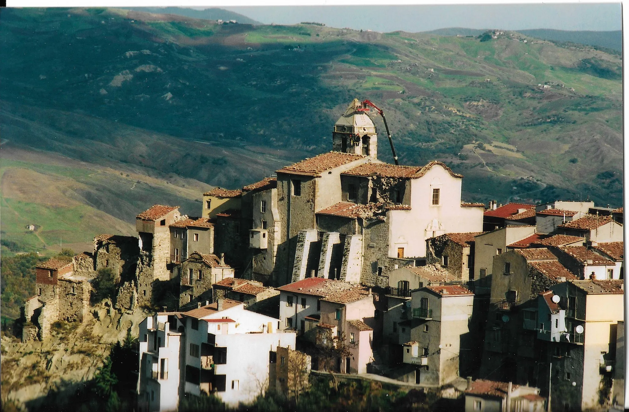 Photo showing: Foto dei danni riportati dalla chiesa madre di Castellino del Biferno