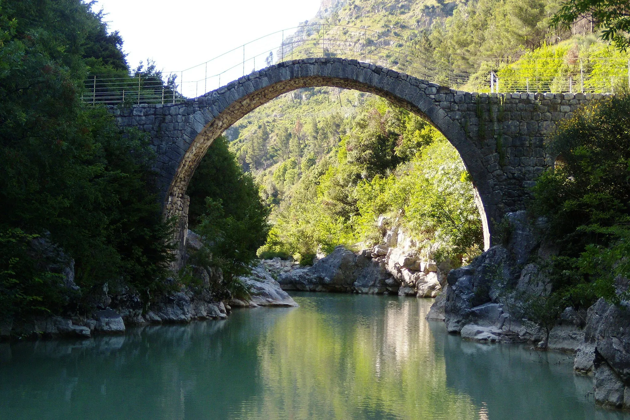 Photo showing: Scorcio del Ponte romano di Annibale in Cerreto Sannita (Bn).