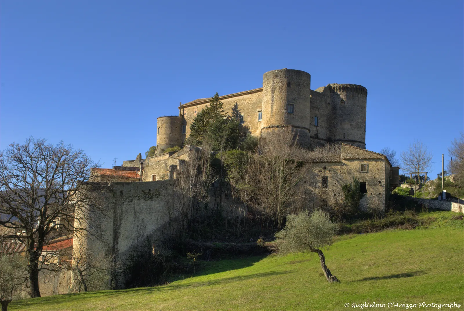 Photo showing: Castello di Prata Sannita, autore Guglielmo D'Arezzo, uso libero con attribuzione.