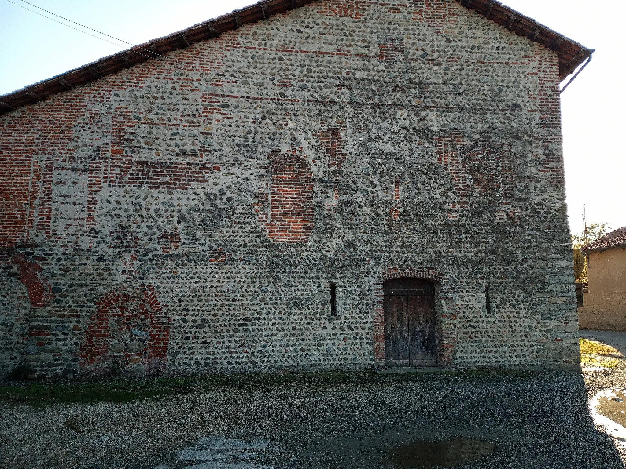 Photo showing: La cà fòrta 'd Liram, davsin a Sirié. A l'é staita faita ant el mila sinch sent