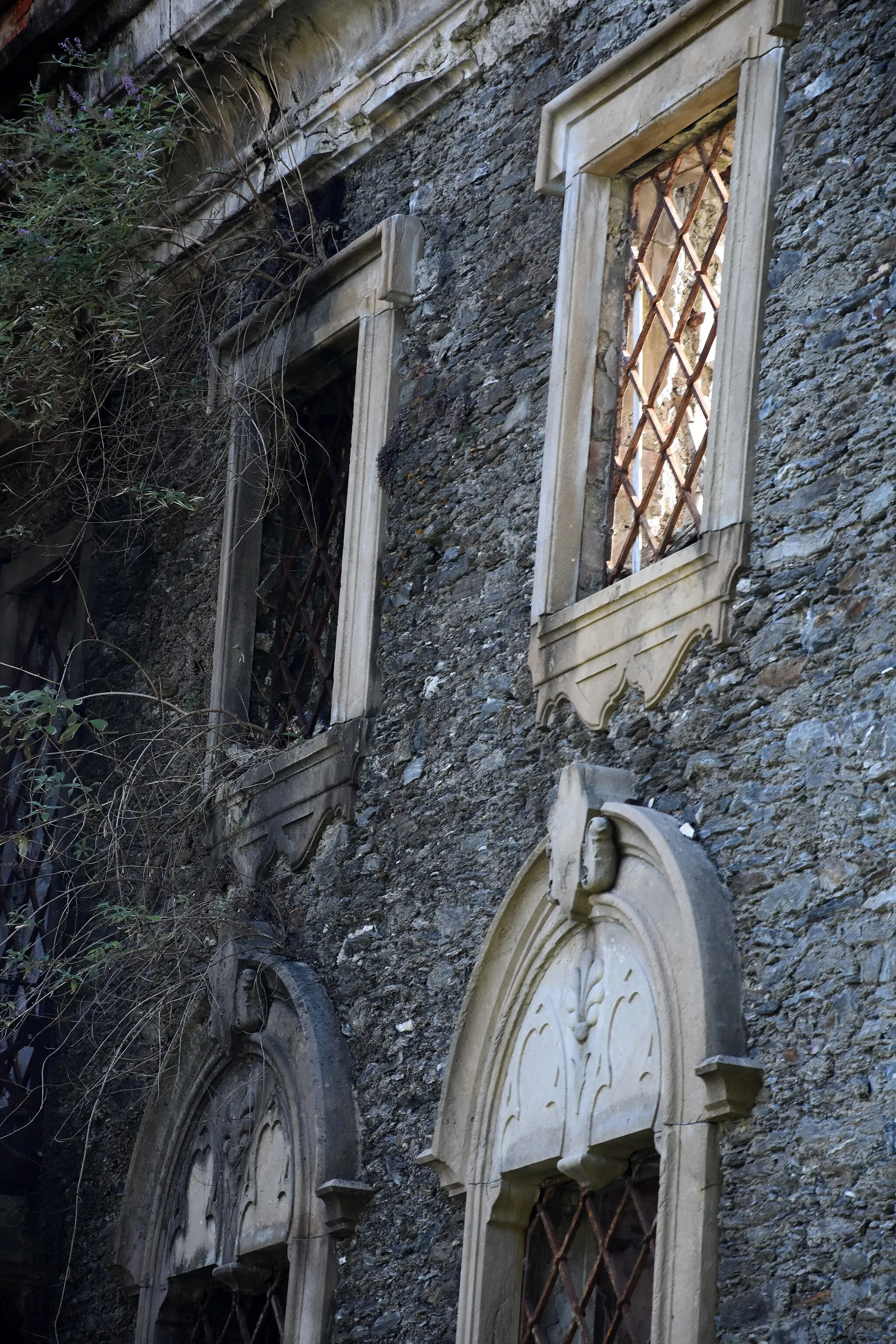 Photo showing: I ruderi di Villa Poss a Biganzolo, frazione di Verbania, in Piemonte.